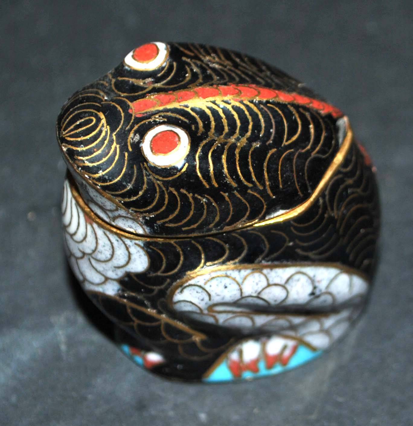 Frog statuette box in cloisonné enameled brass Lucky charm