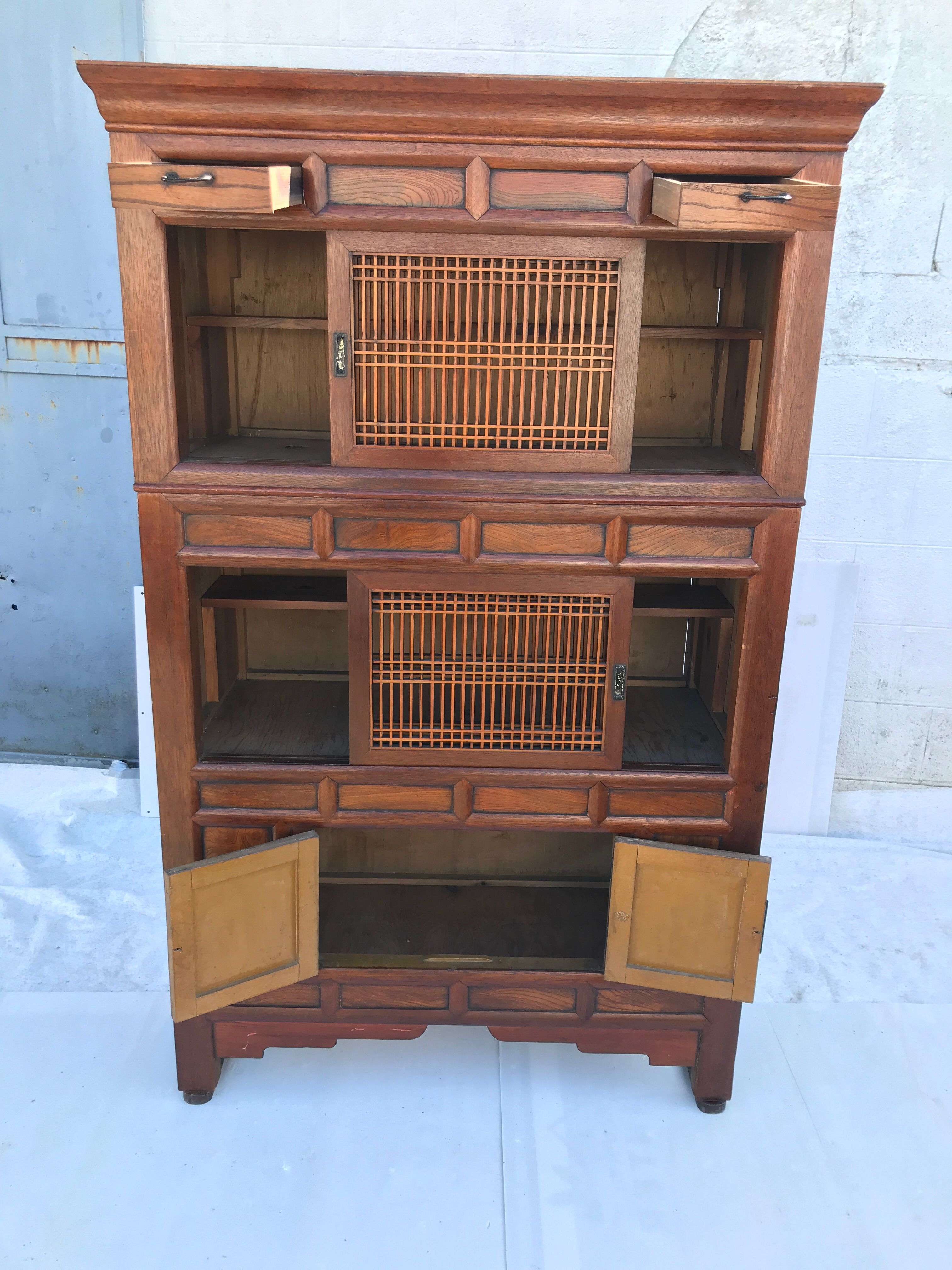 Armoire de cuisine chinoise du XIXe siècle