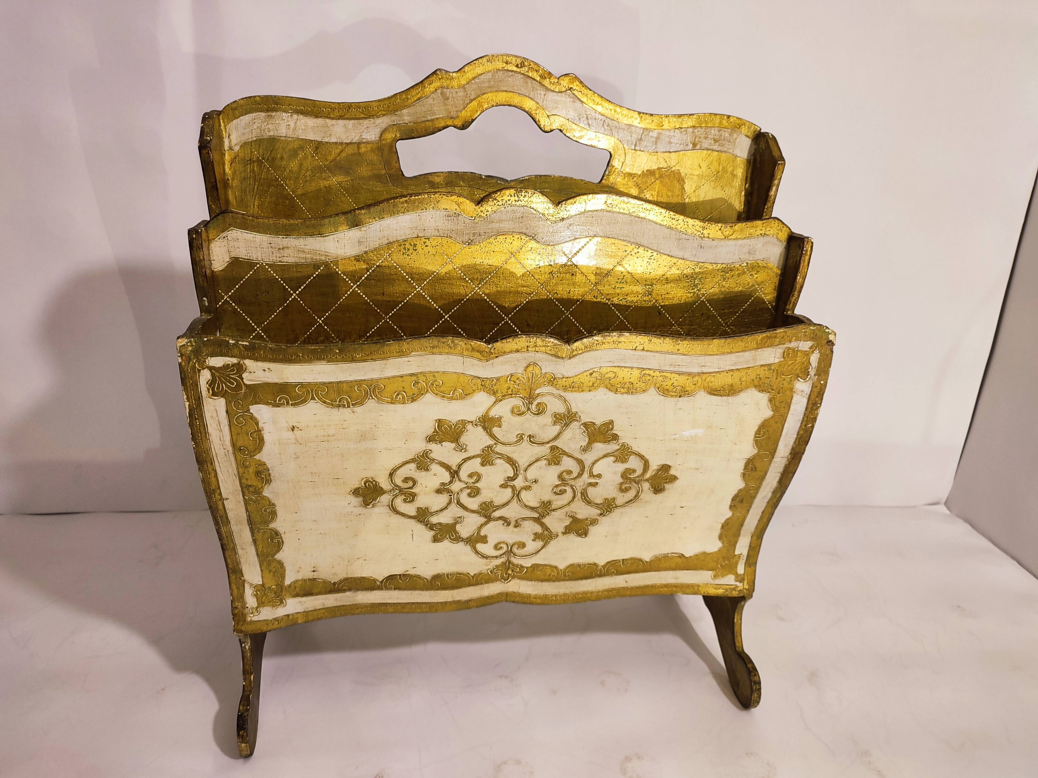 Magazine holder florentin gilded wood