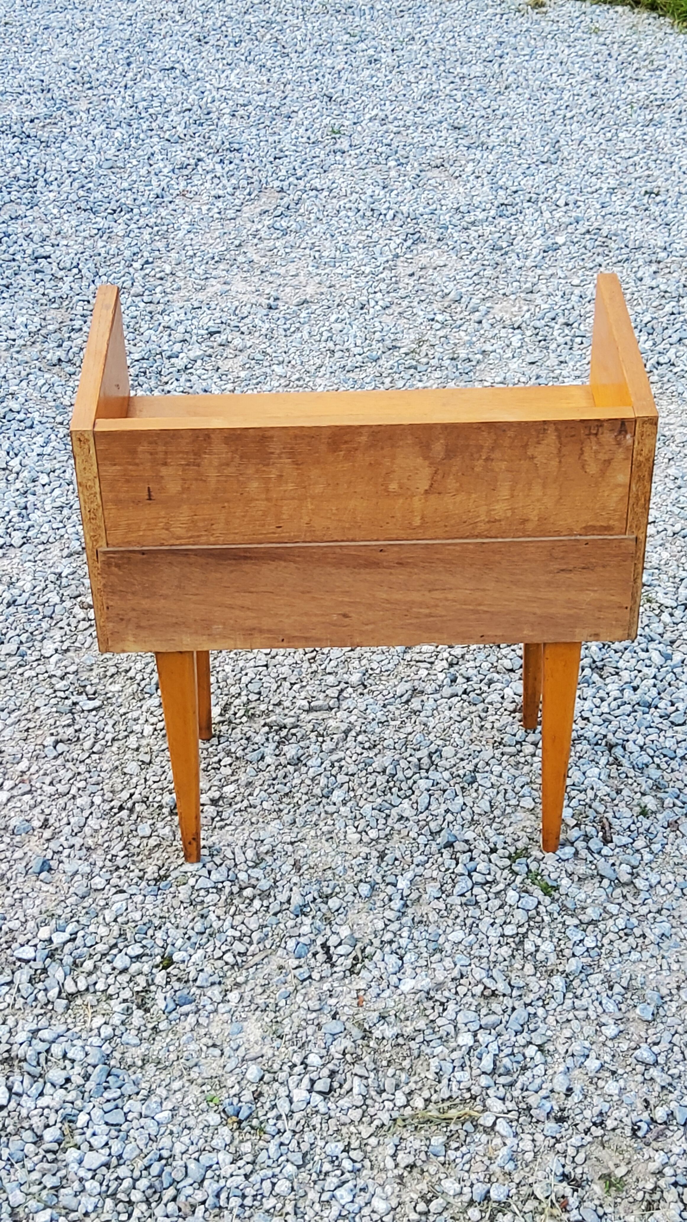 Vintage bedside table of the 50s in blond oak bobbin feet