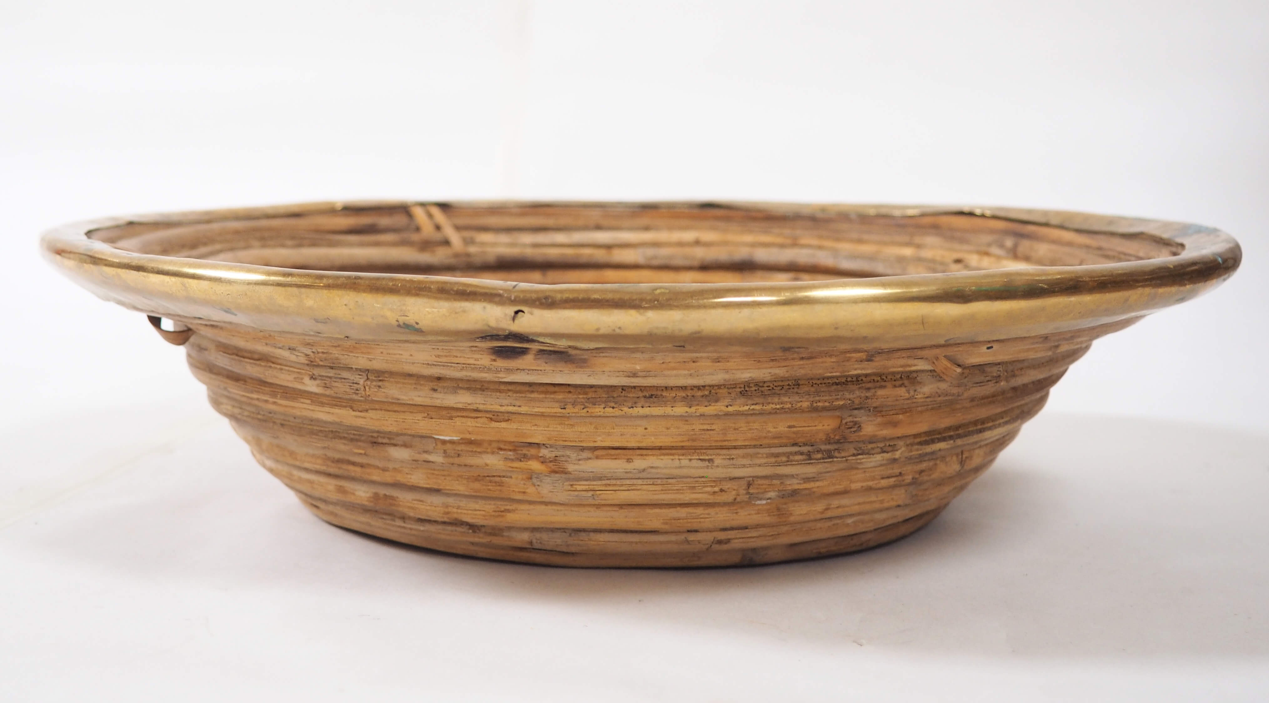 Dish in rush and brass