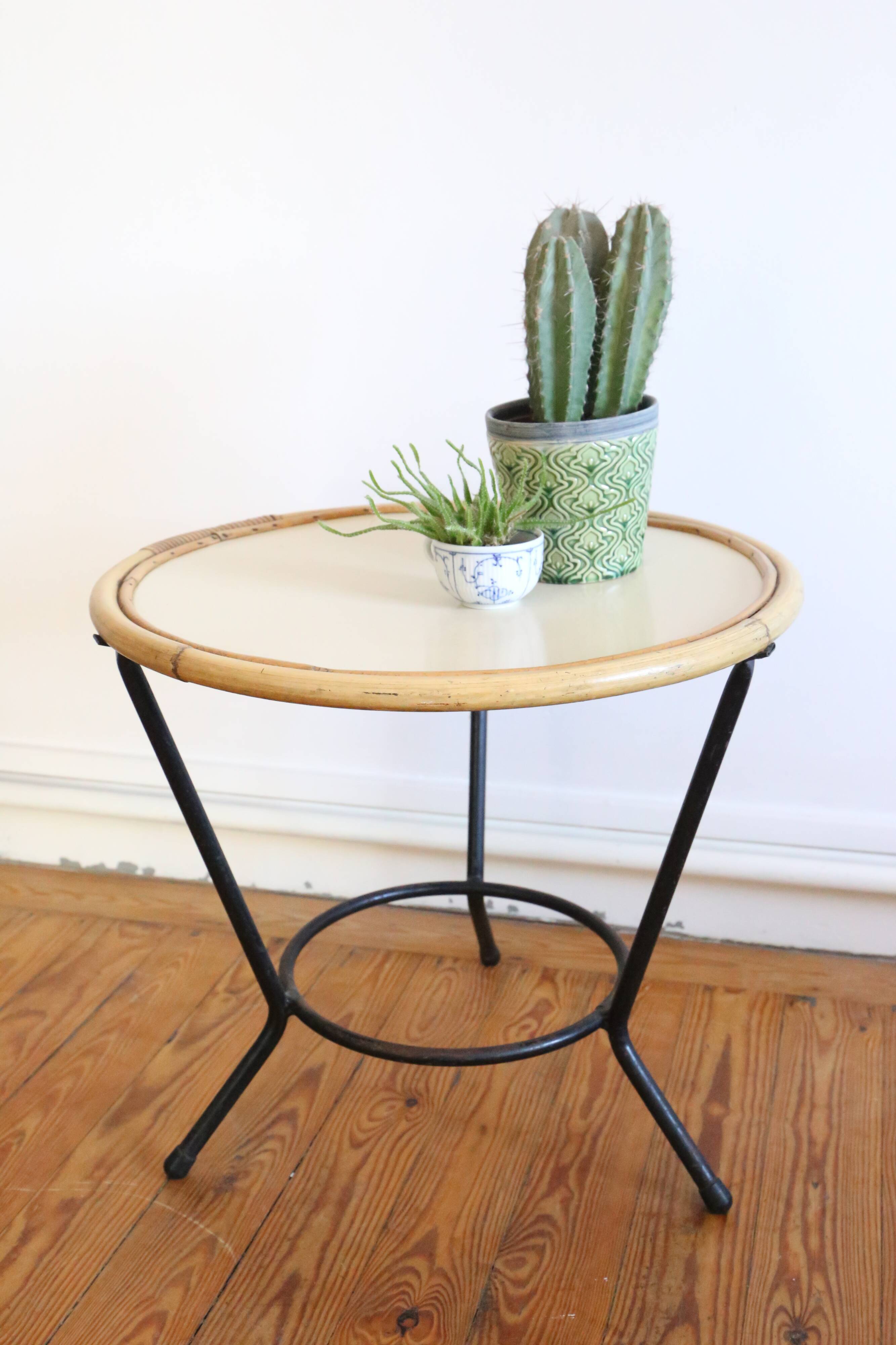 Adorable rattan coffee table and metal base, Scandinavian