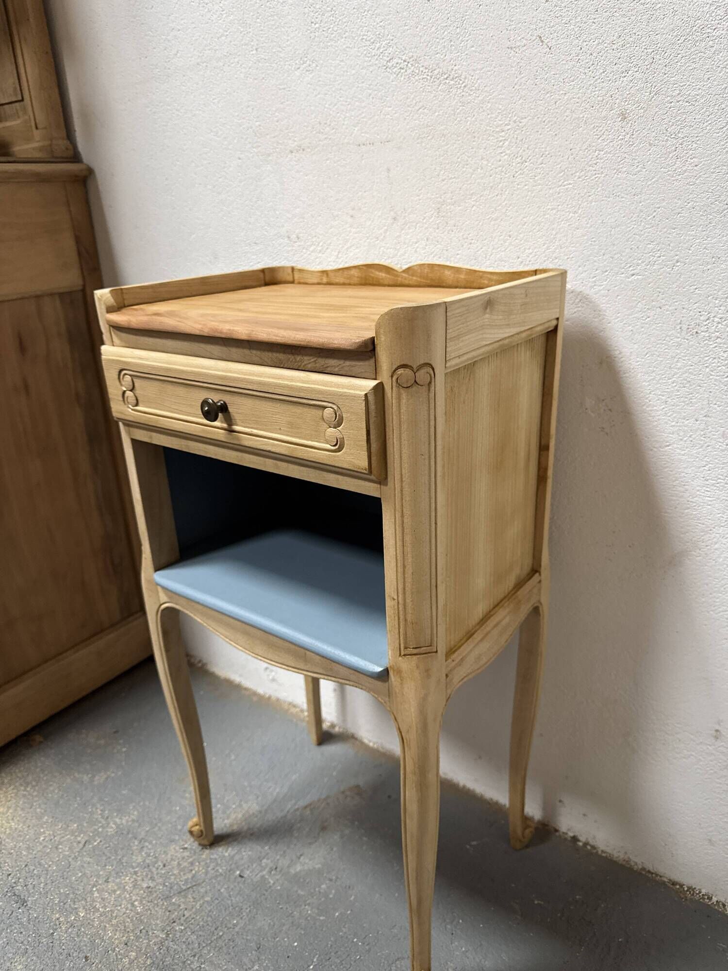 Bedside table