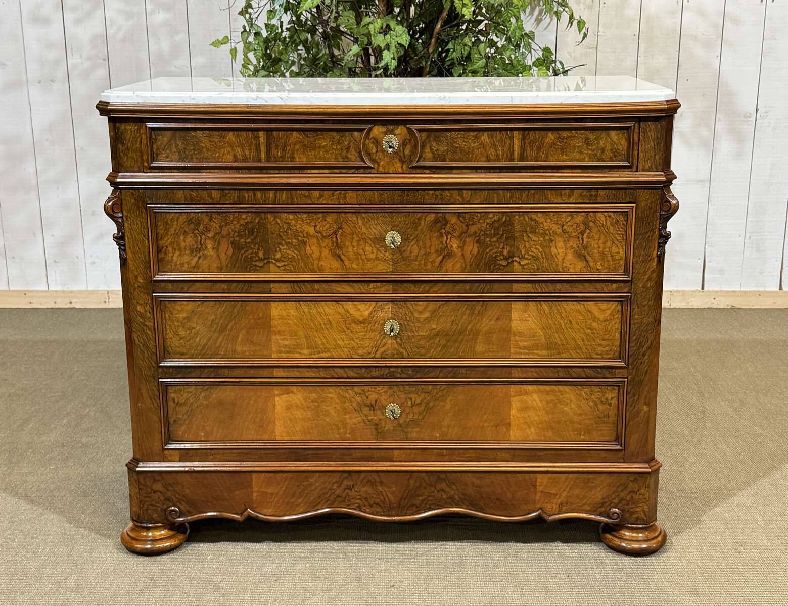 Napoleon III commode in walnut, fir and white marble from the 19th century.