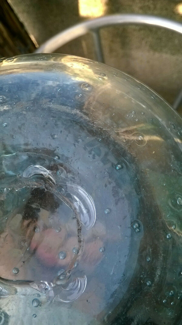 Pichet en verre signé Biot