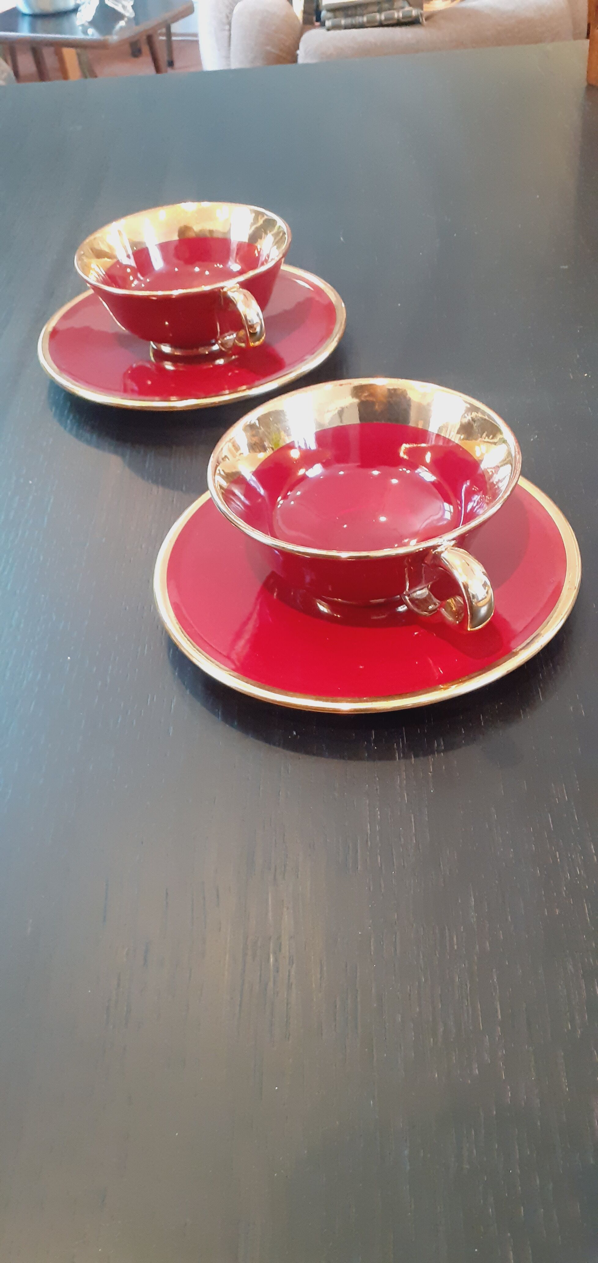 Pair of cup year 50 in glazed porcelain Magdalithe