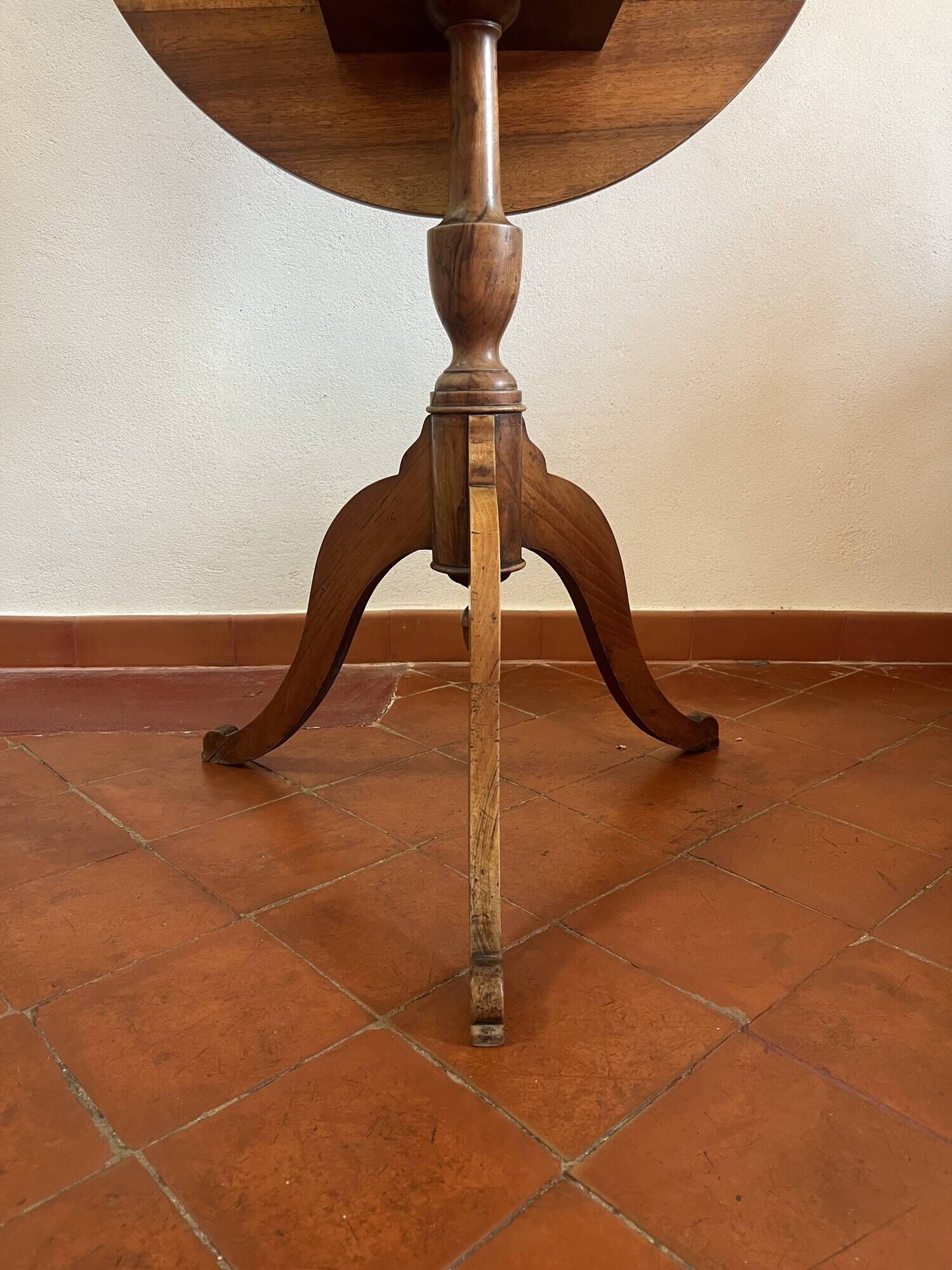 Antique guéridon with a tilting top and drawer, Louis Philippe style.