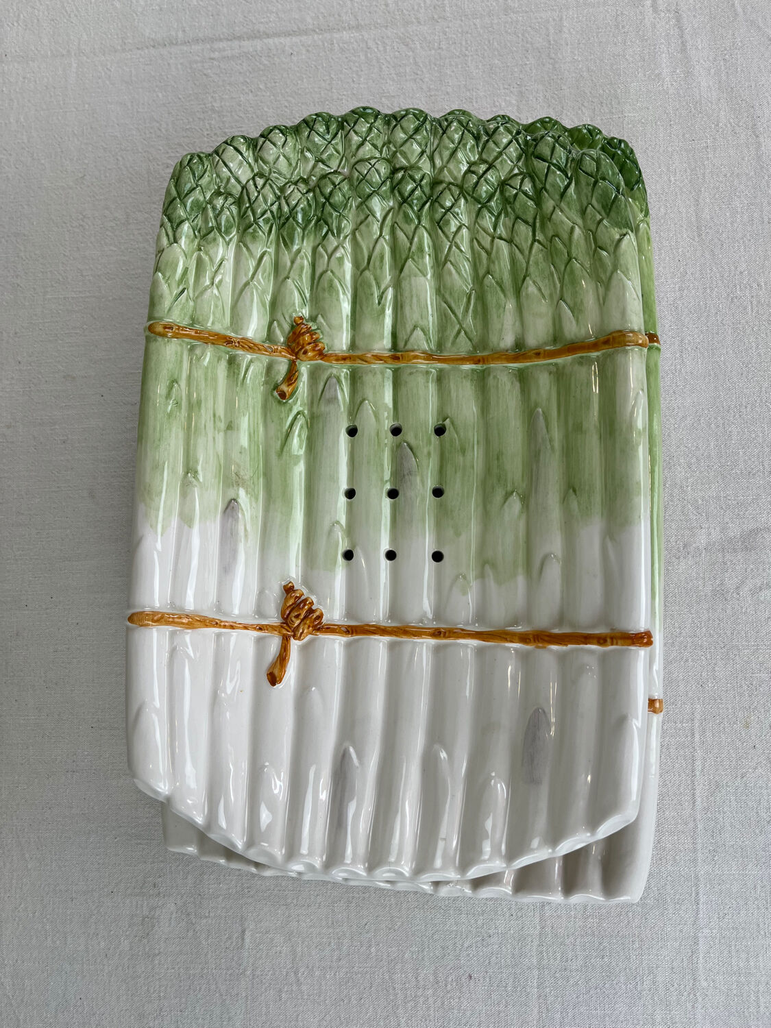 Asparagus dish in earthenware