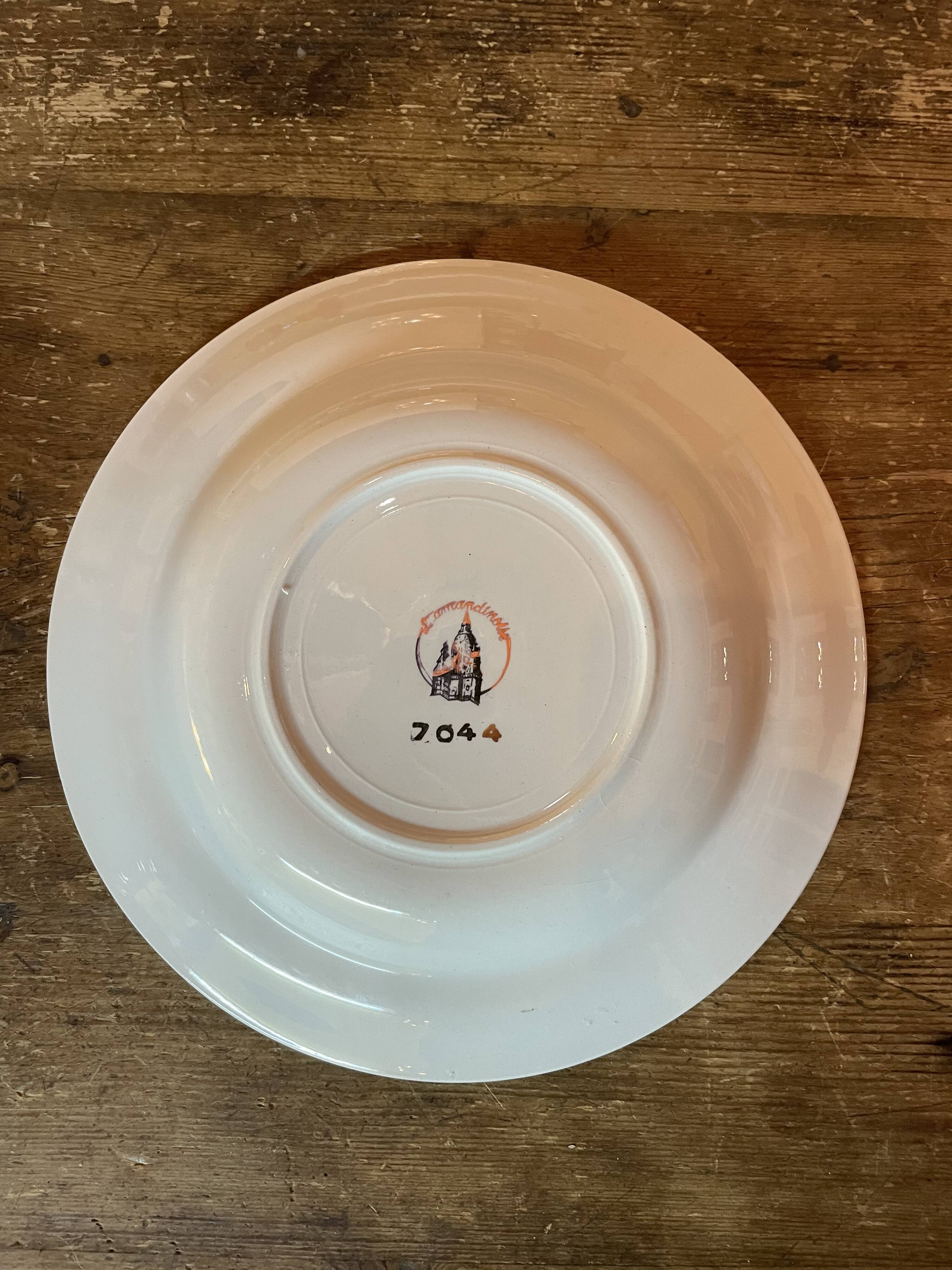 6 off-white and golden Amandinoise plates