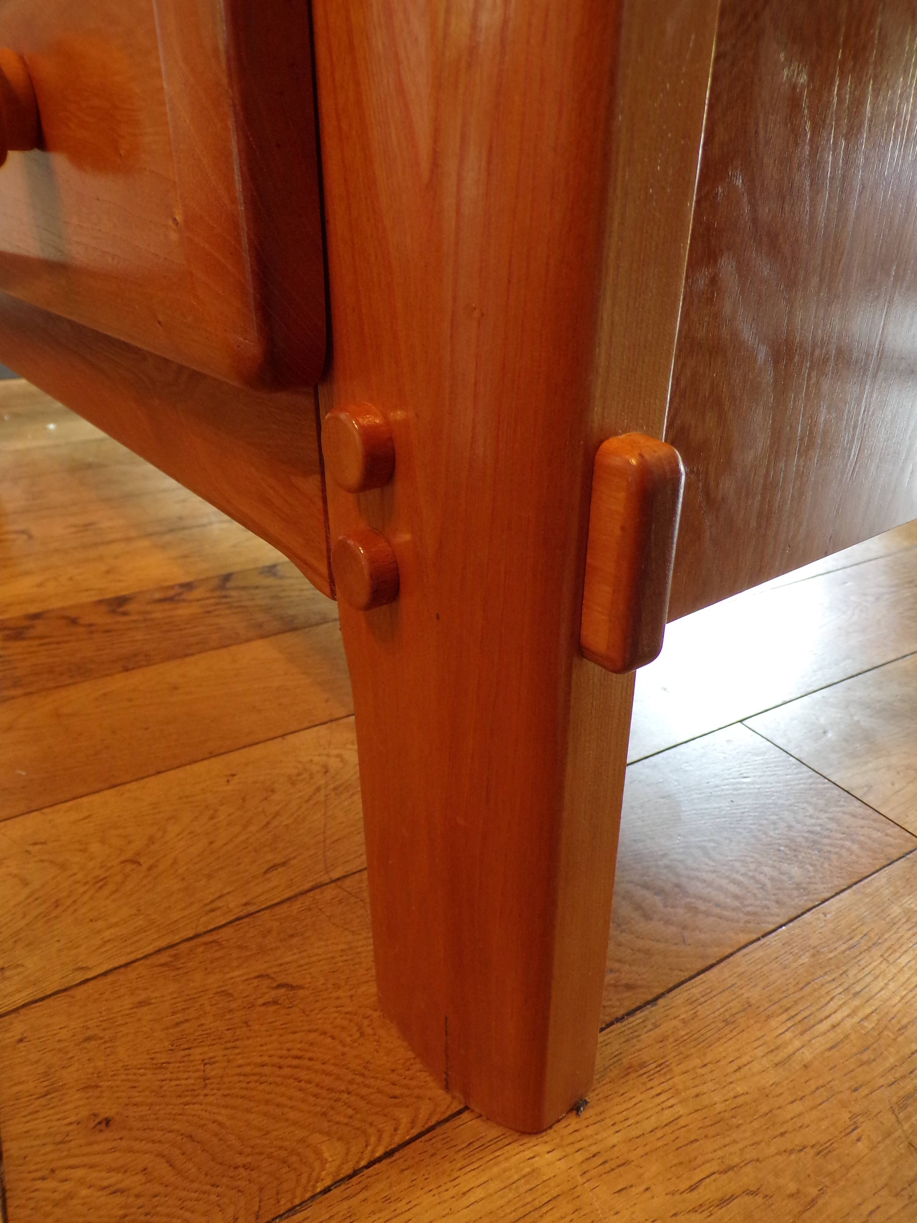 Elm chest of drawers 1970-80 3 drawers