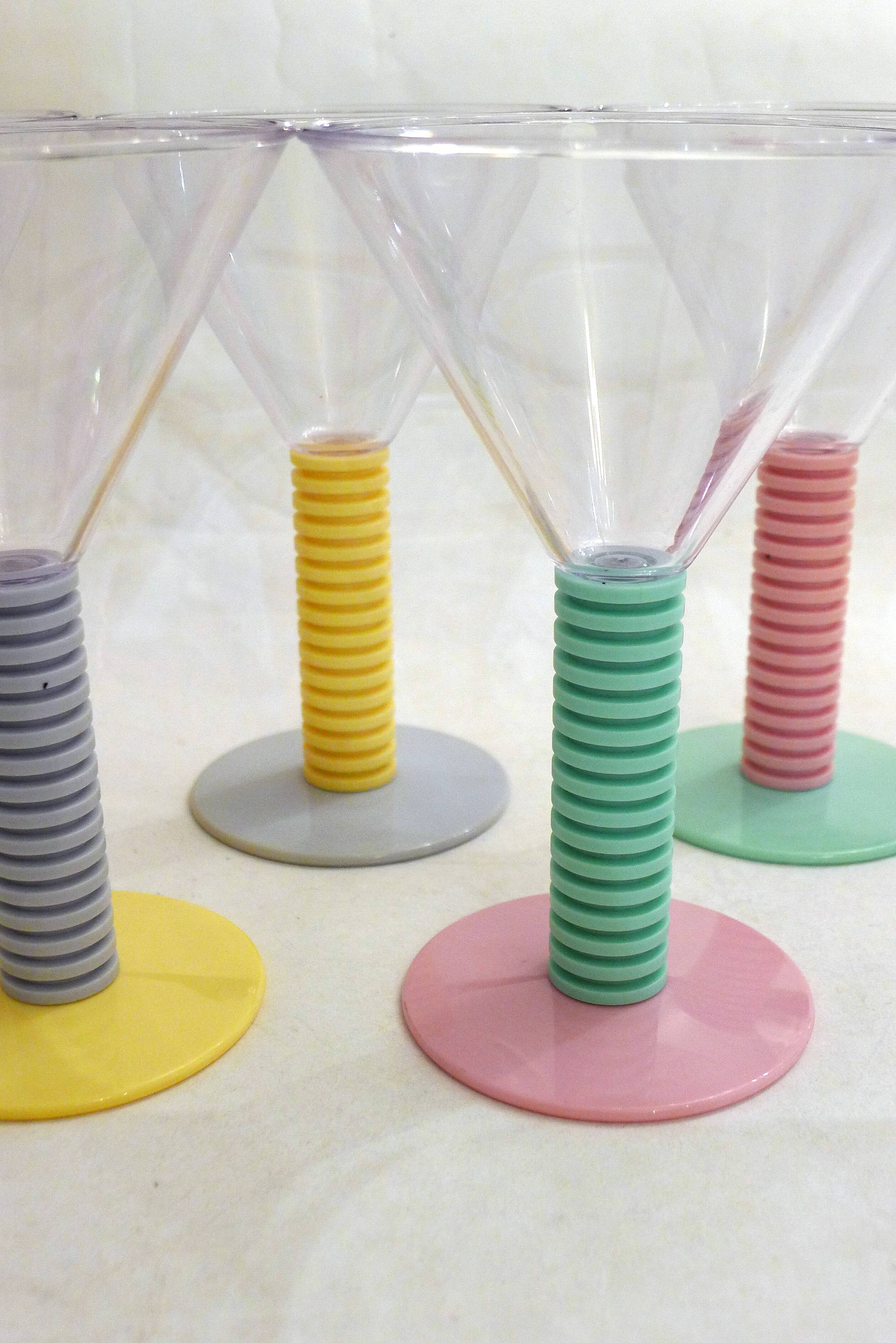 Set de 6 verres à cocktail 1980' sur pied bicolore