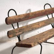 Banc ancien en fer et bois de pin – Europe centrale, vers 1920