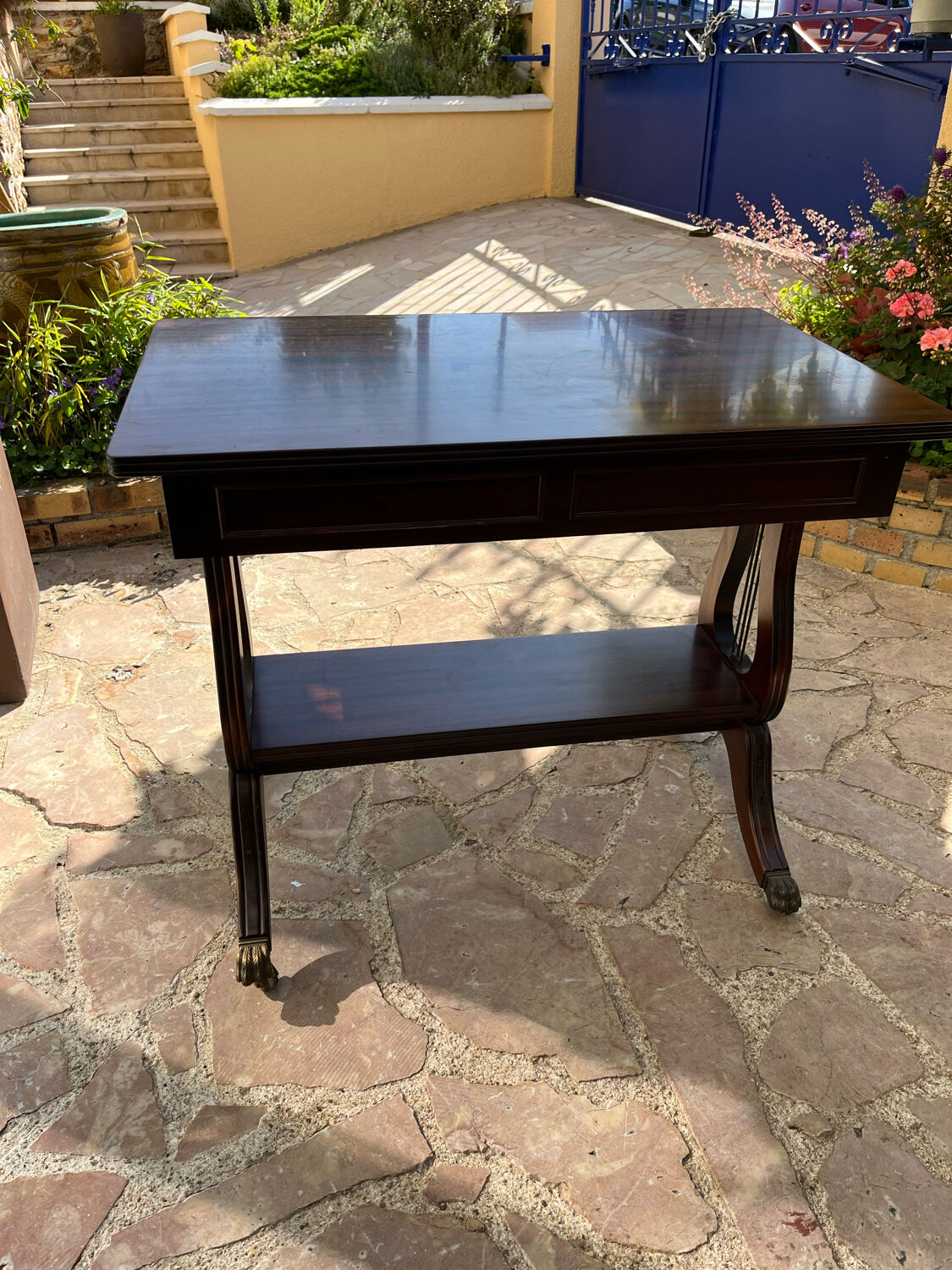 Old wooden roller service