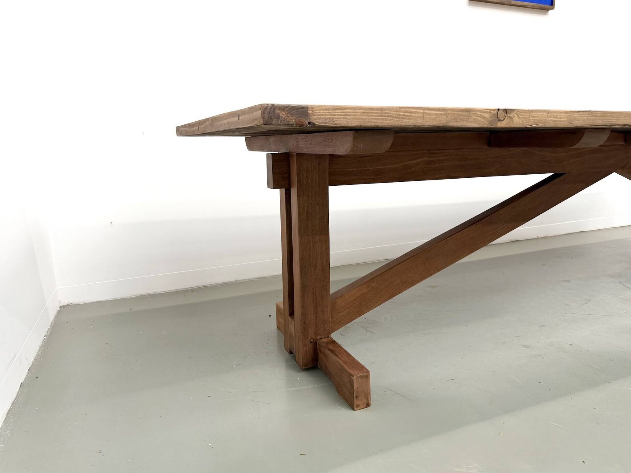 Refectory table in solid pine and beech, with X-shaped legs.