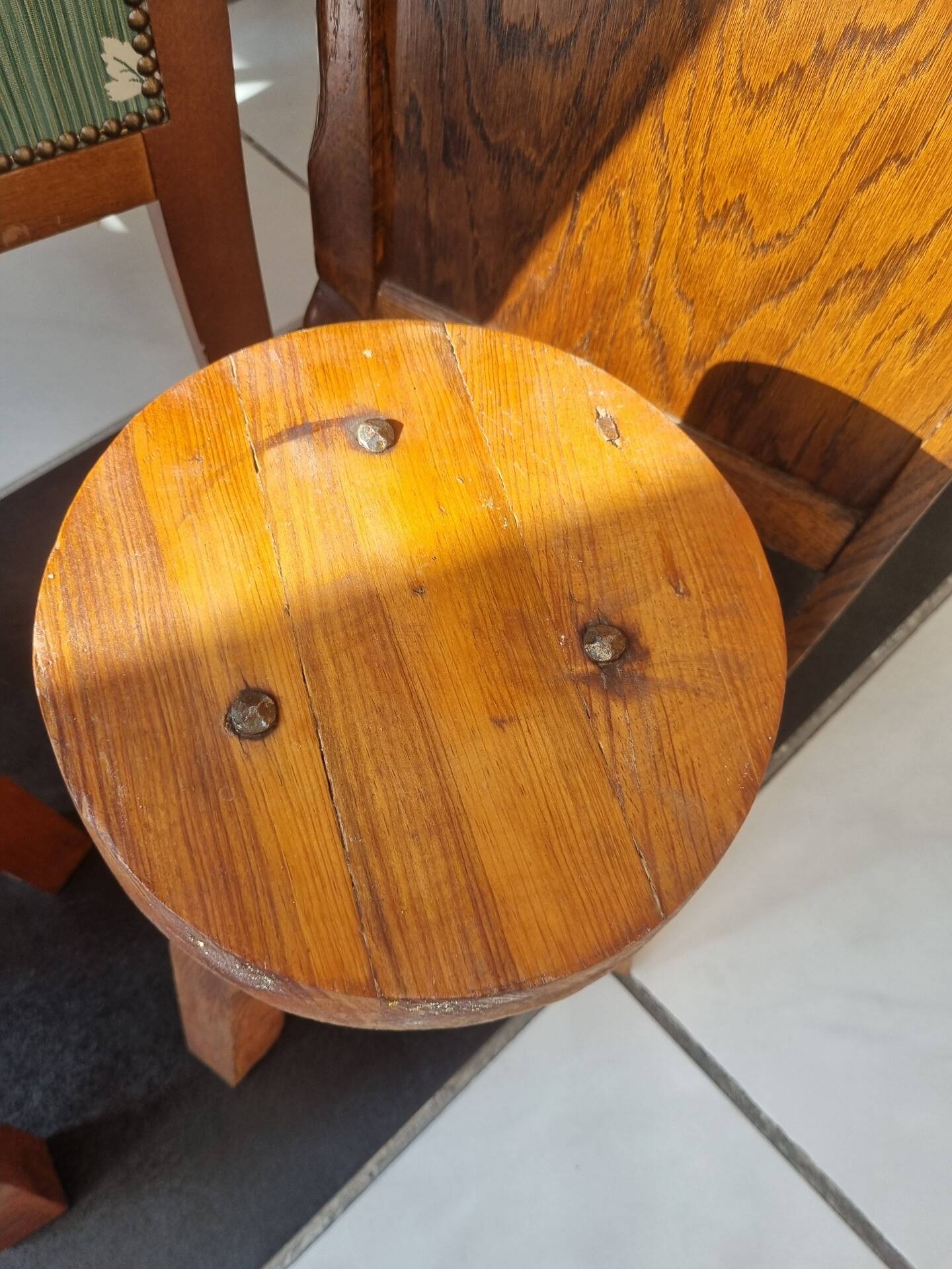 Lot 2 tabourets bois arts and crafts