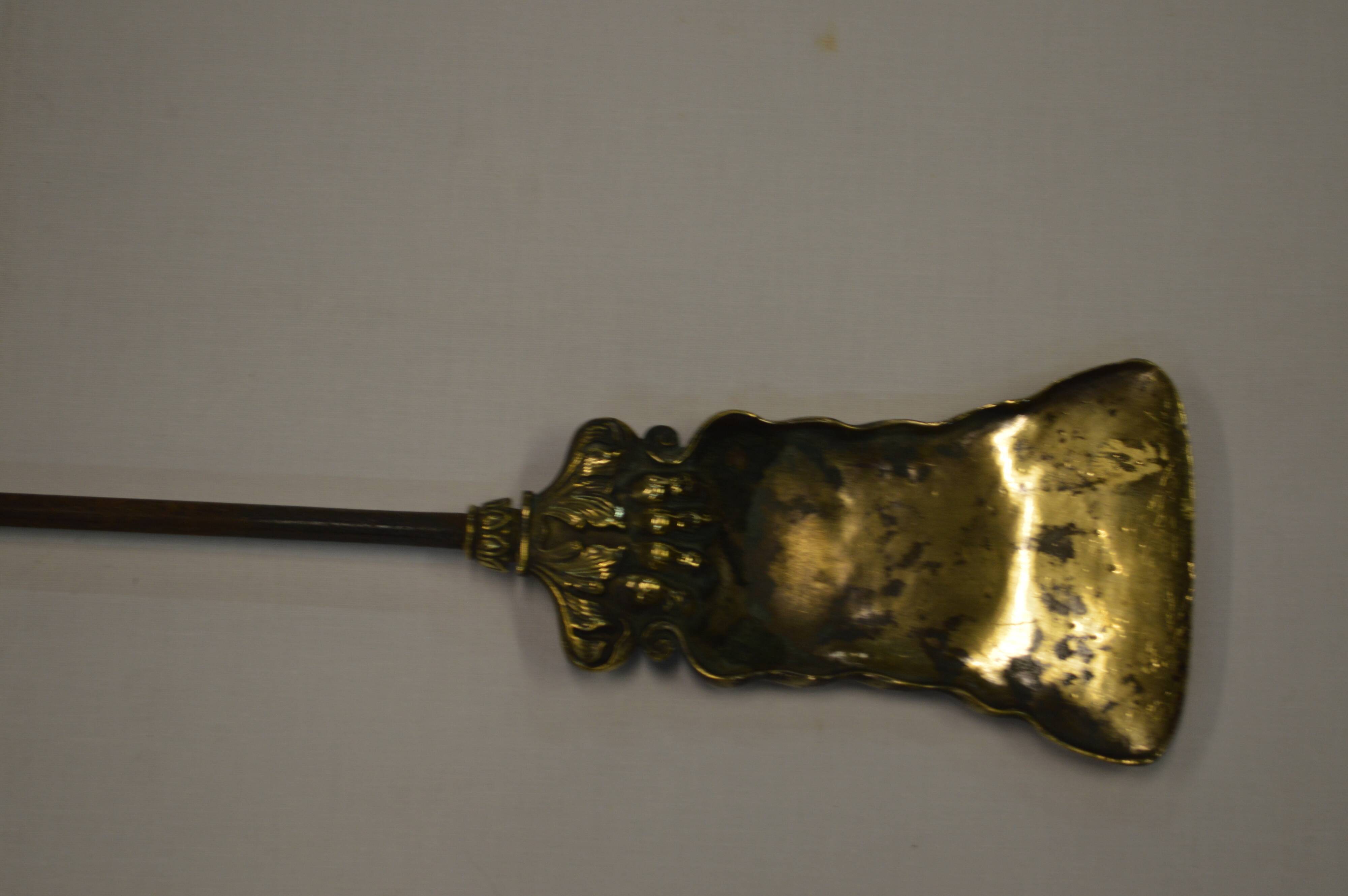 Bronze shovel for fireplace