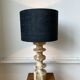 Lampe de table en pierre et coton noir