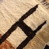 Handmade Berber Beni Ouraine rug, size 150 x 250 cm