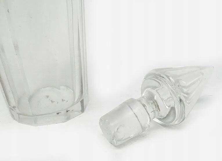 E8S carved glass carafe in Biedermeier style