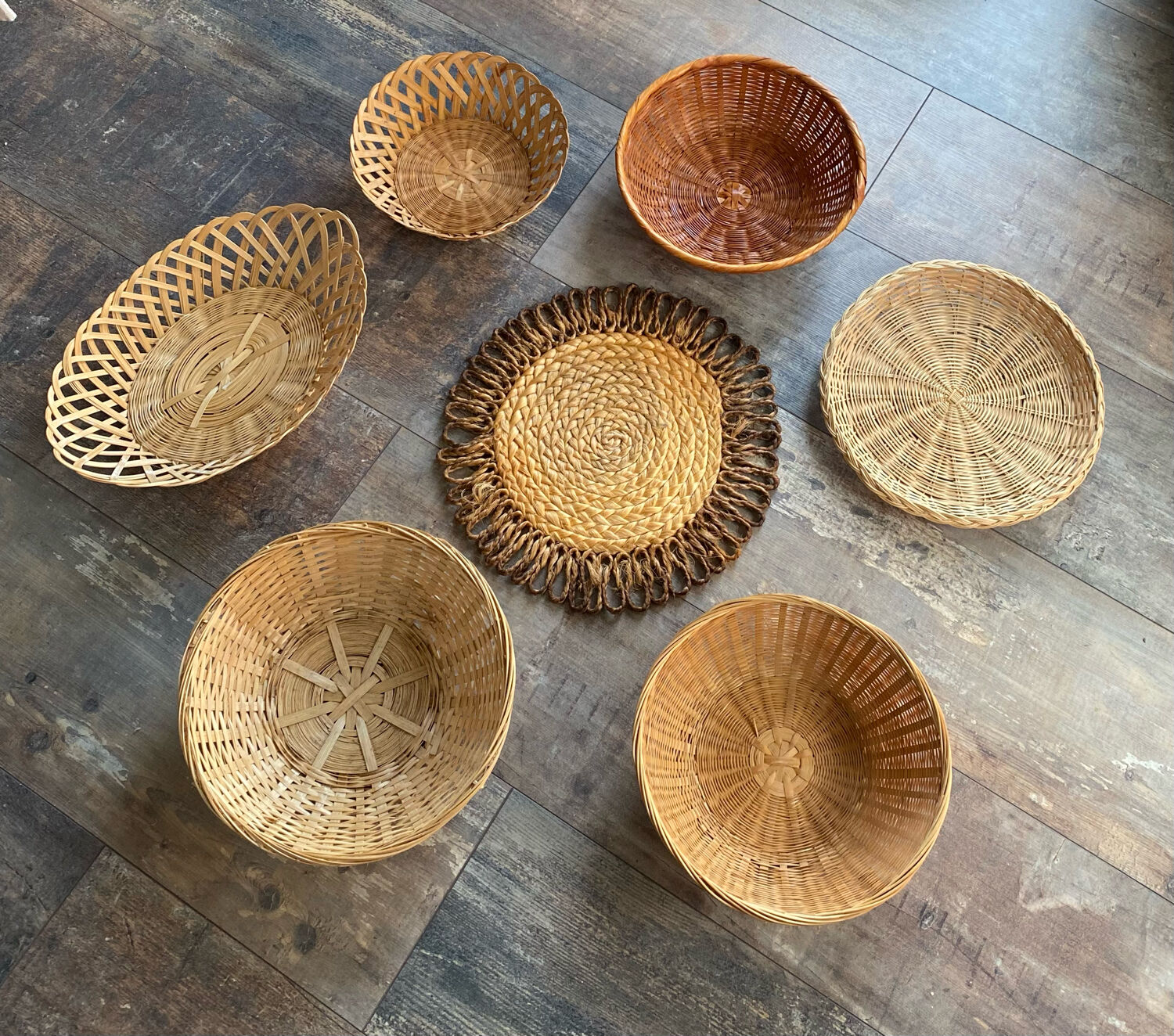 Wall composition of baskets