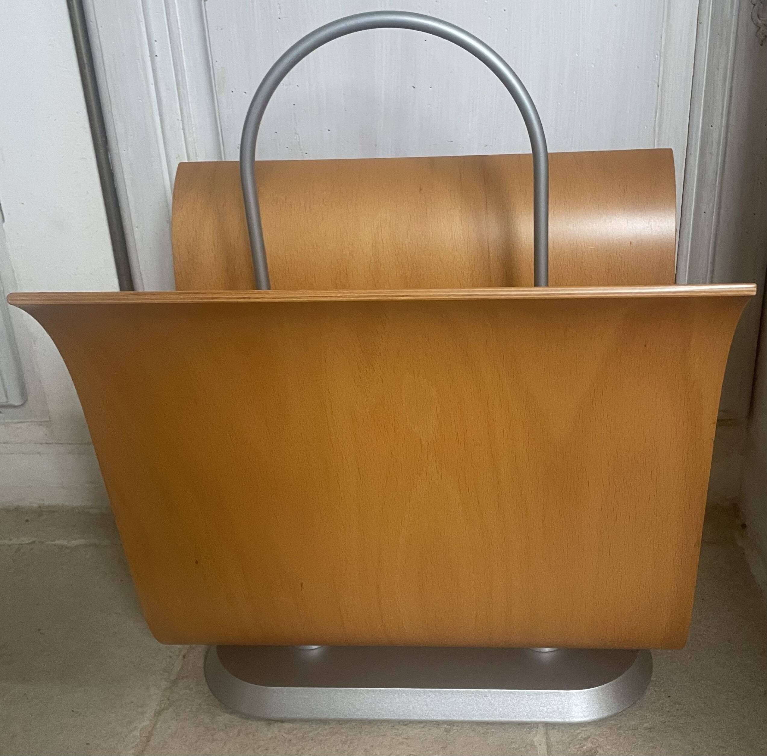 Vintage curved wooden magazine rack by Ligne Roset, 1970s.