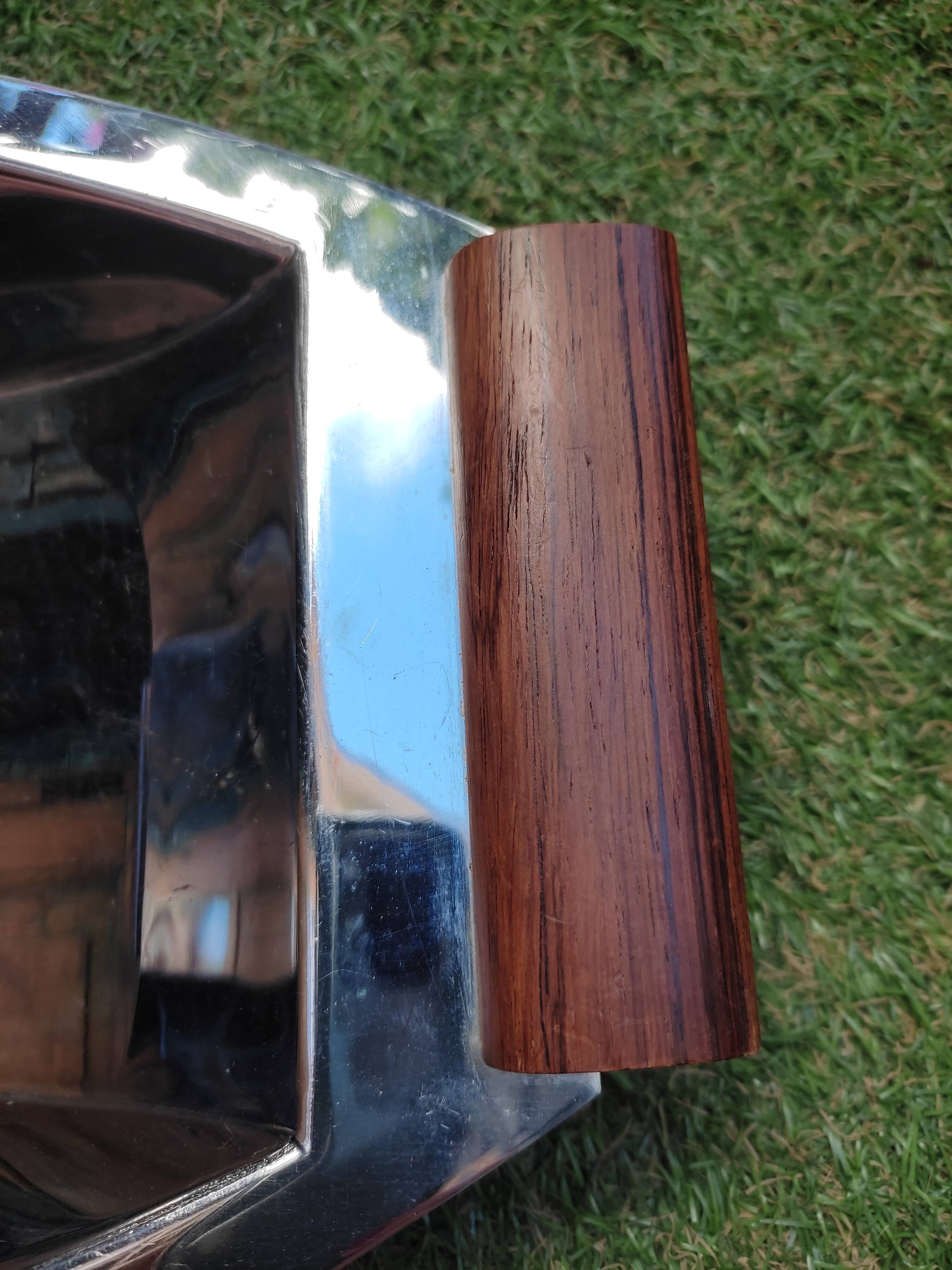 Art deco dish in stainless steel and teak