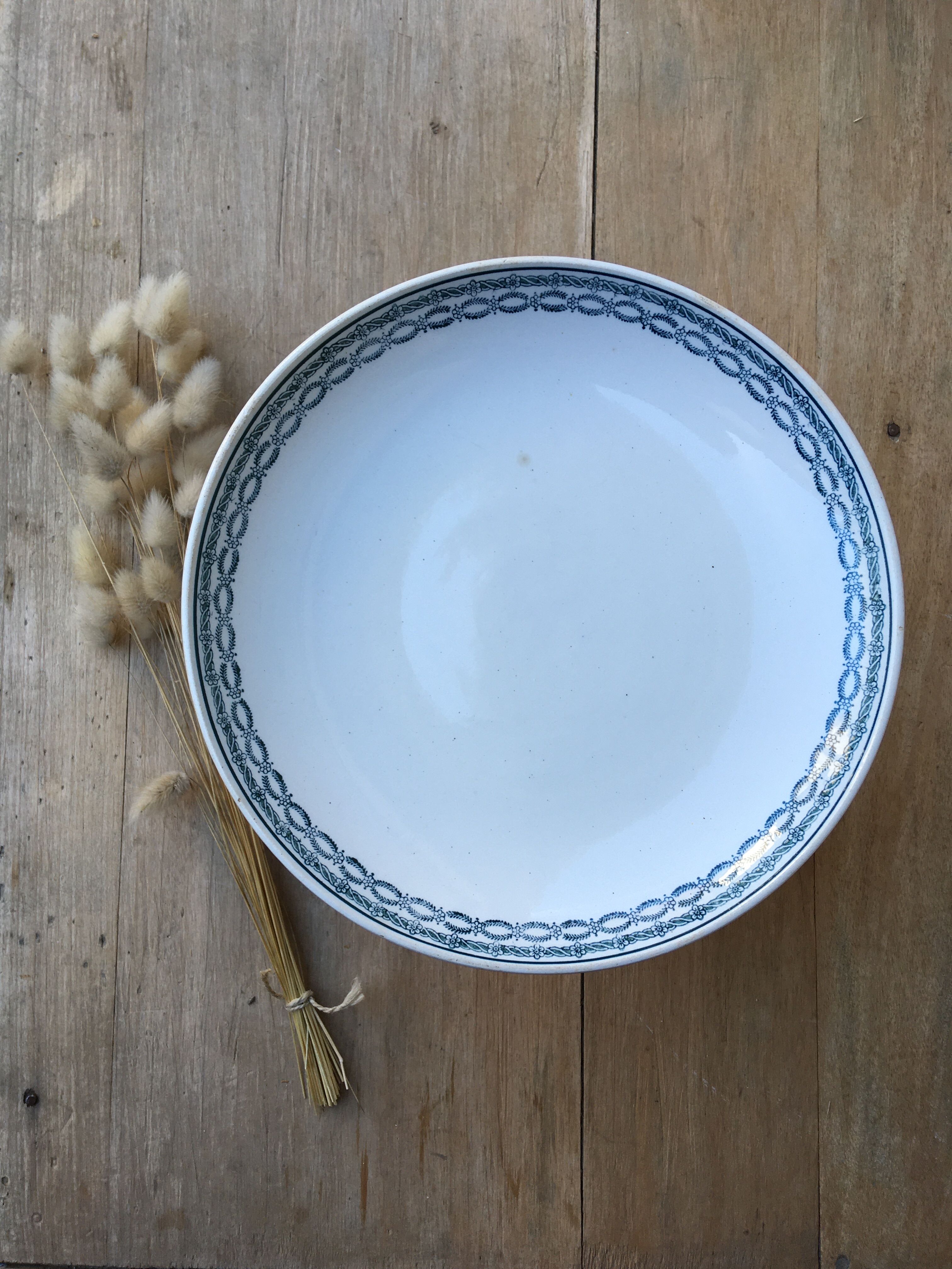 Standing iron earth compotier