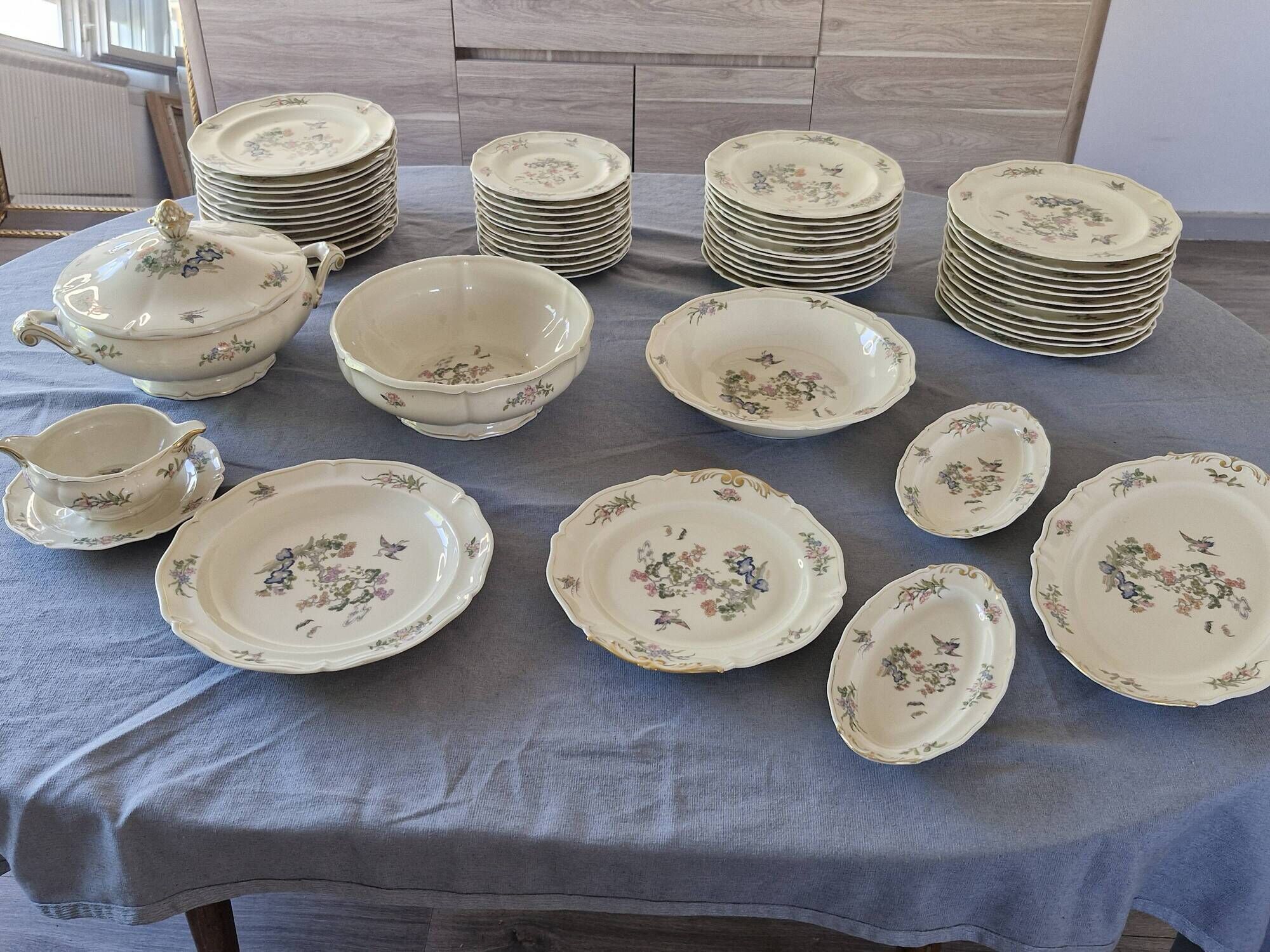 Limoges porcelain table service from the Old Royal Factory – 58 pieces