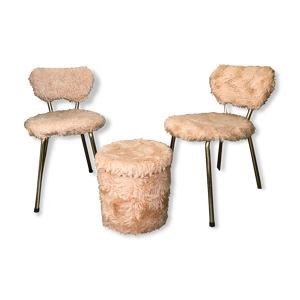 Chaises et pouf fausse