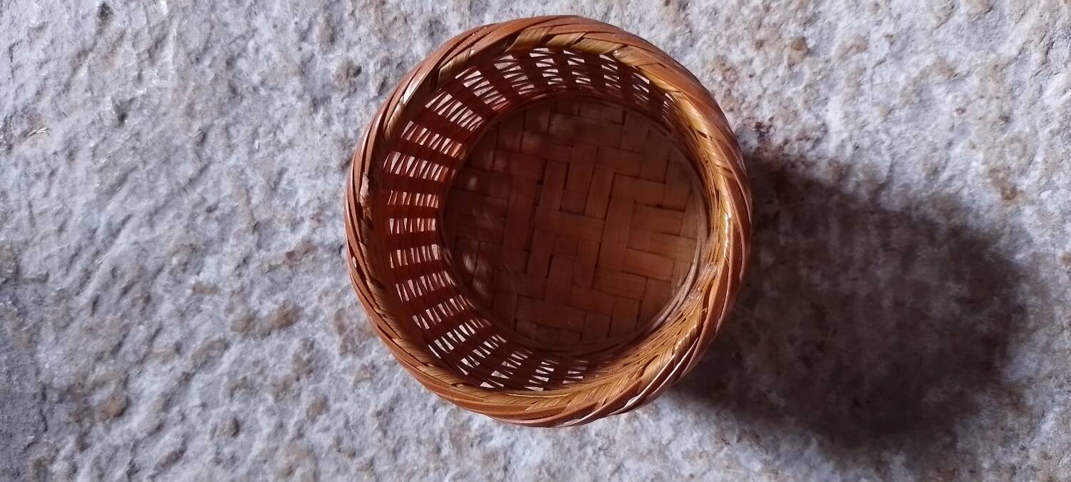 Small wicker basket pot cover