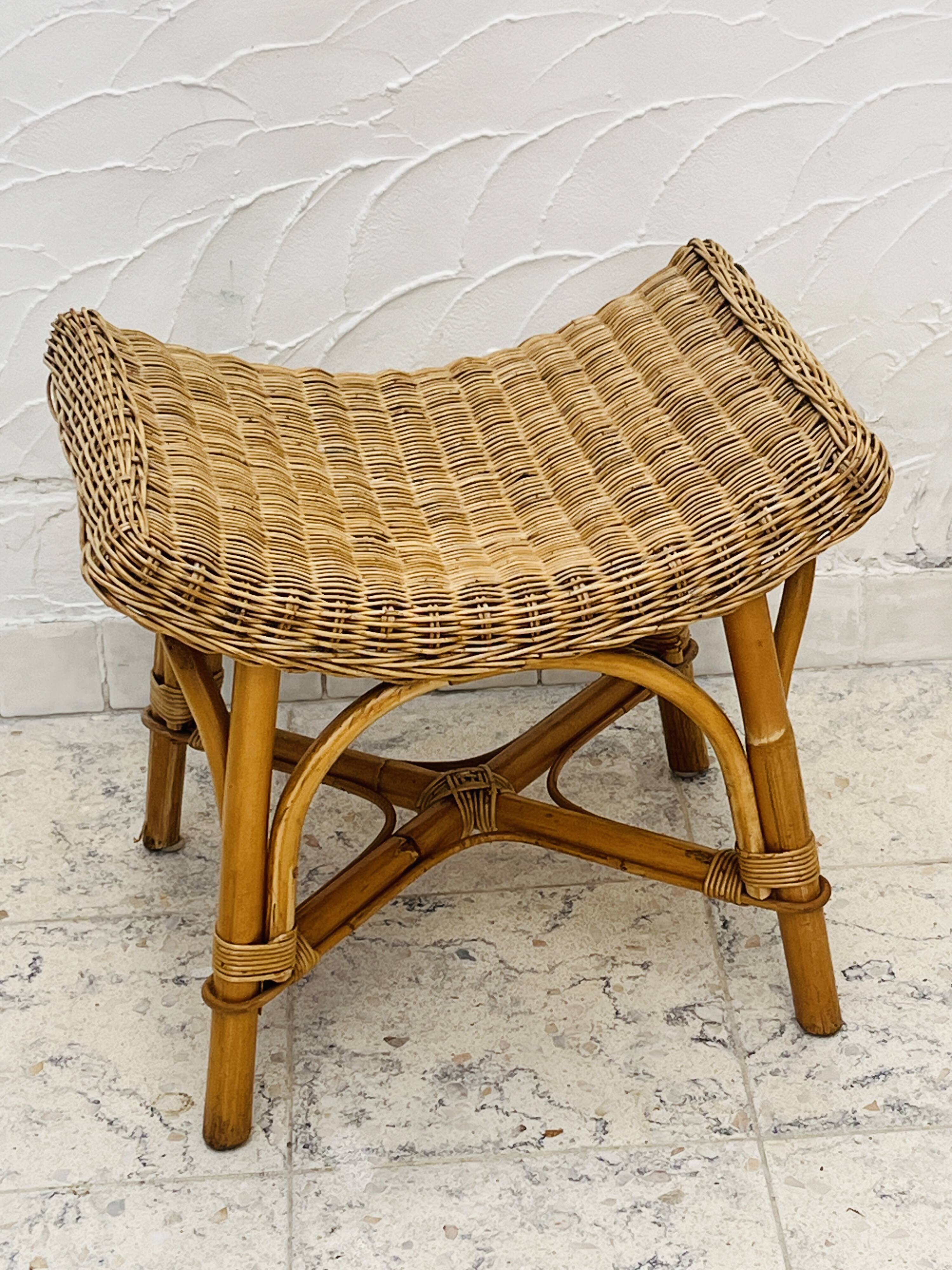 Vintage curved stool in rattan and bamboo