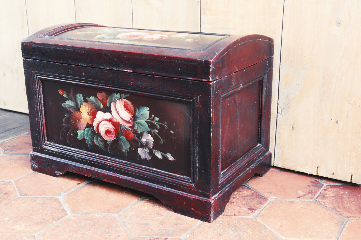 Lacquered wood chest, Napoleon III style