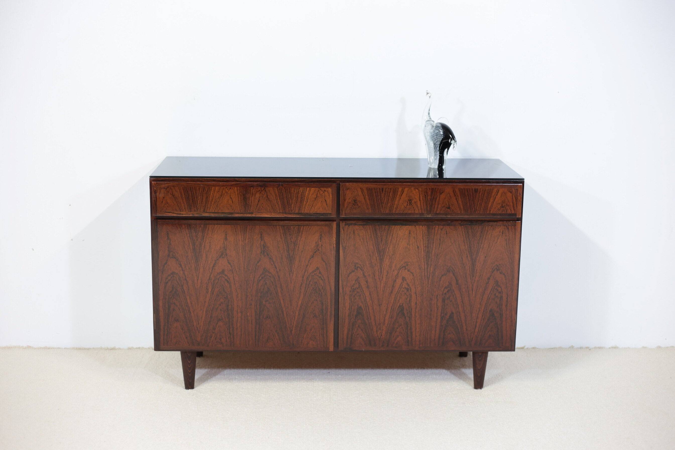 Omann Jun buffet in rosewood