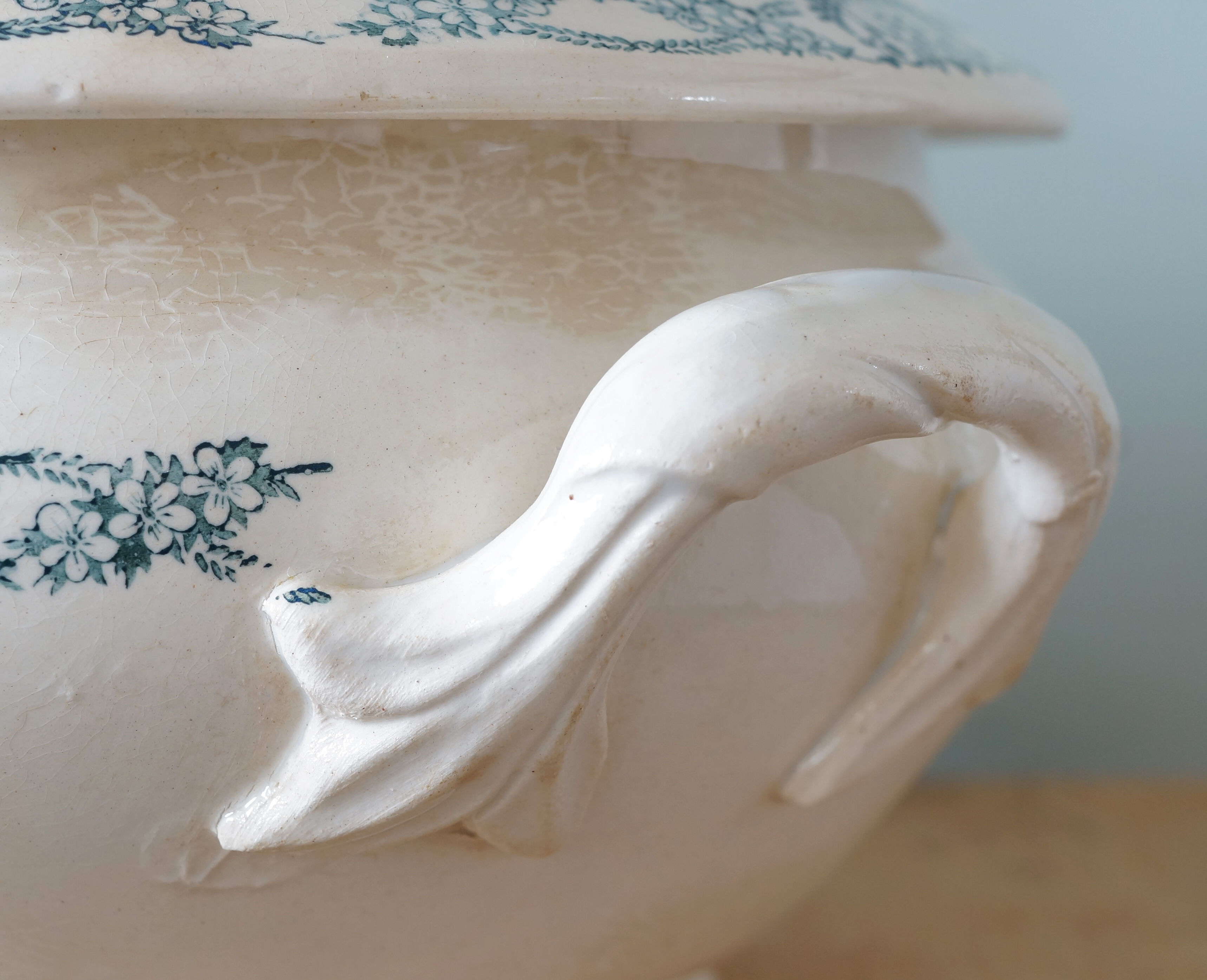 Earthenware tureen tureen
