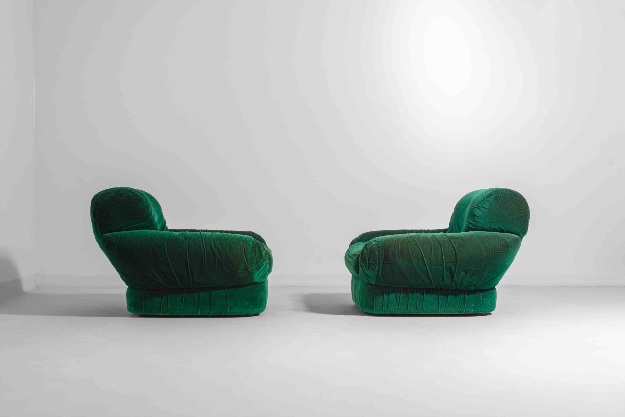 Pair of plump lounge fauteuils in green velvet, Italy 1970s