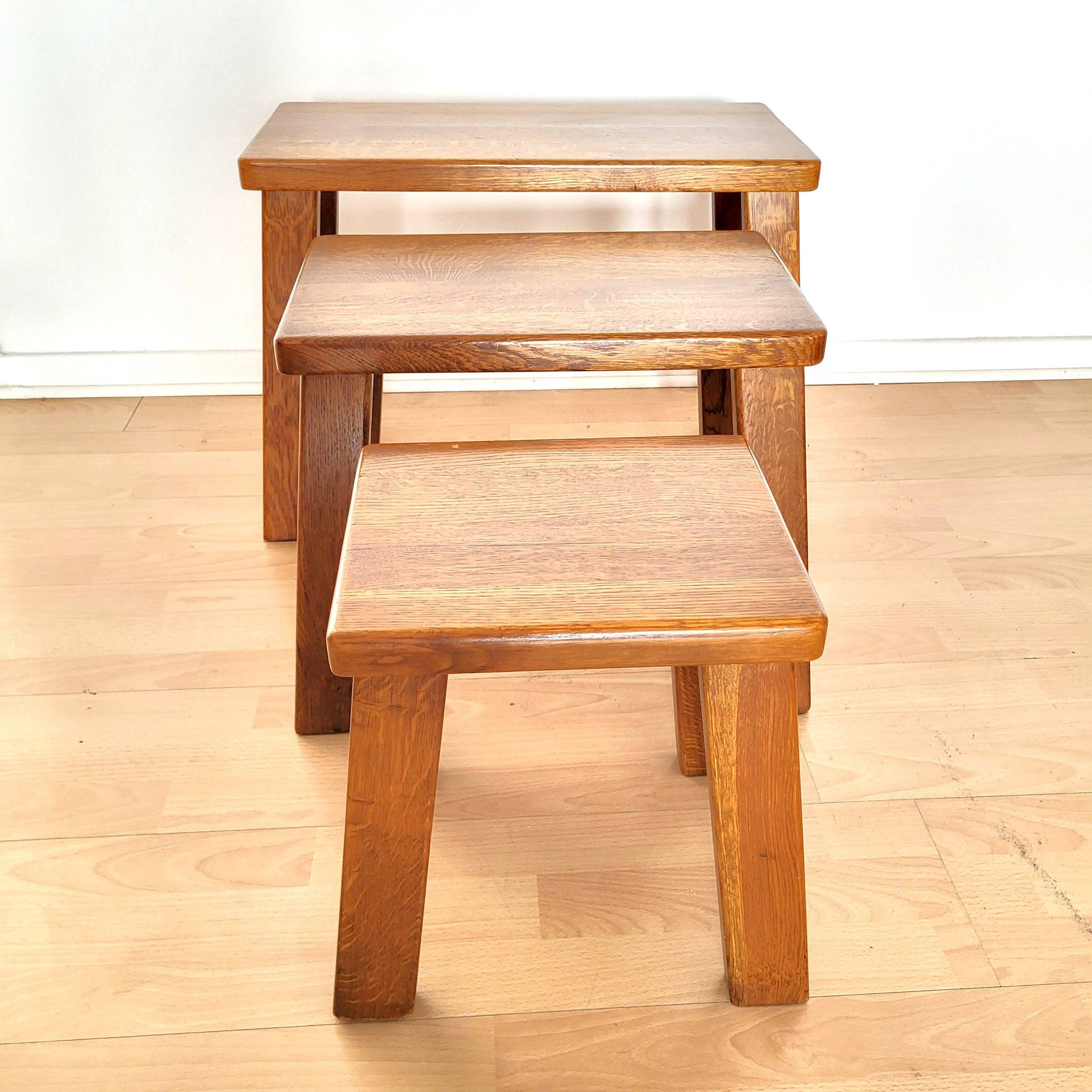 3 tables gigognes Brutaliste 70' en chêne blond