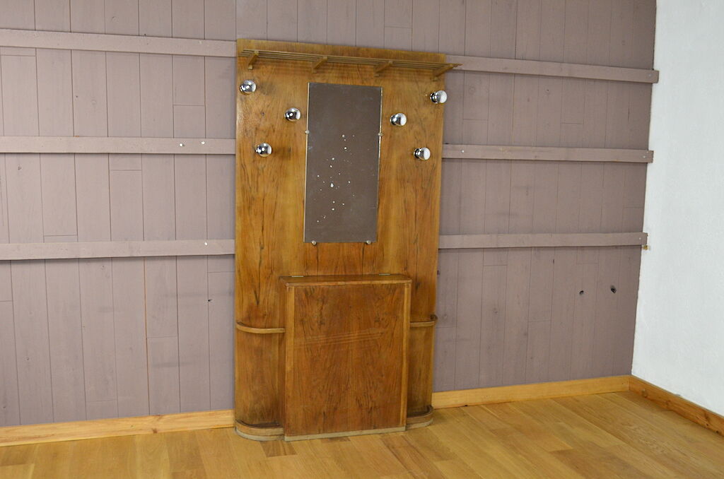 Art-deco cloakroom in walnut 1930/1940