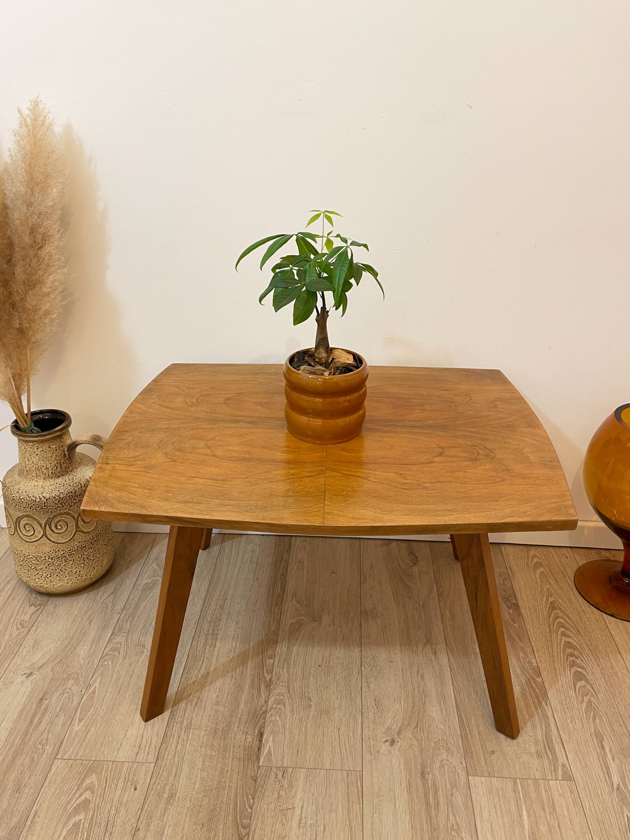 Solid wood coffee table, splayed legs - 1960s