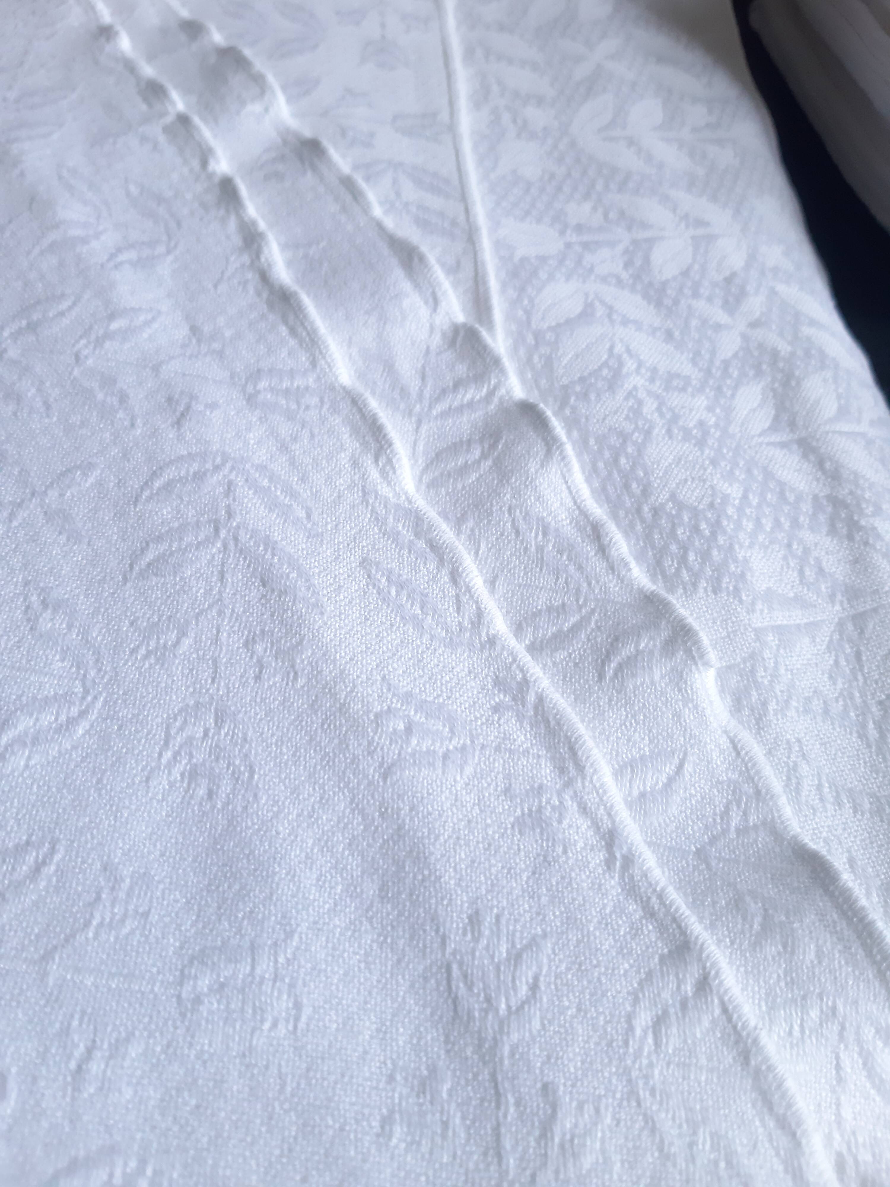 Tablecloth and 12 towels