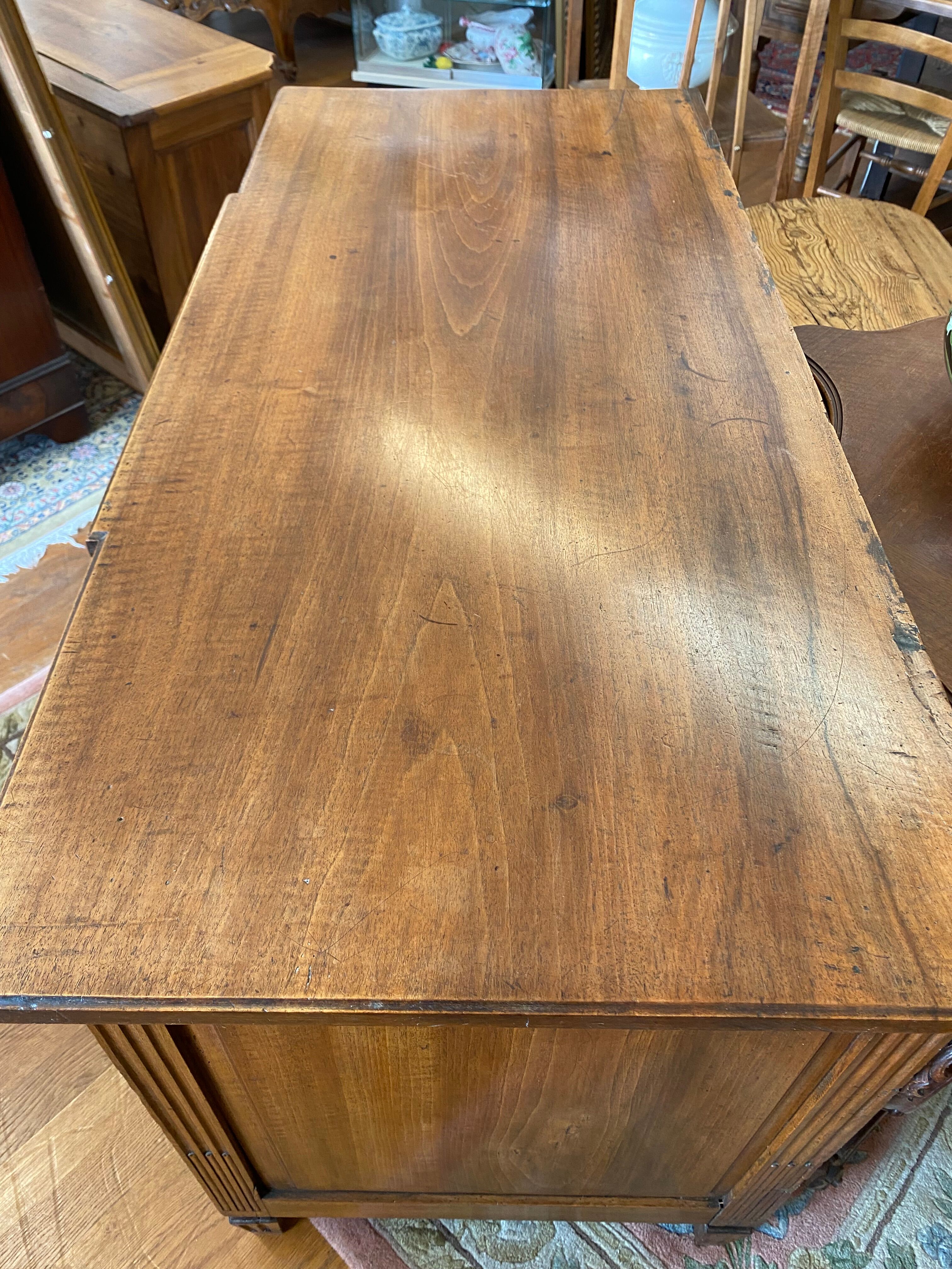 Louis XVI walnut chest of drawers, 3 drawers.