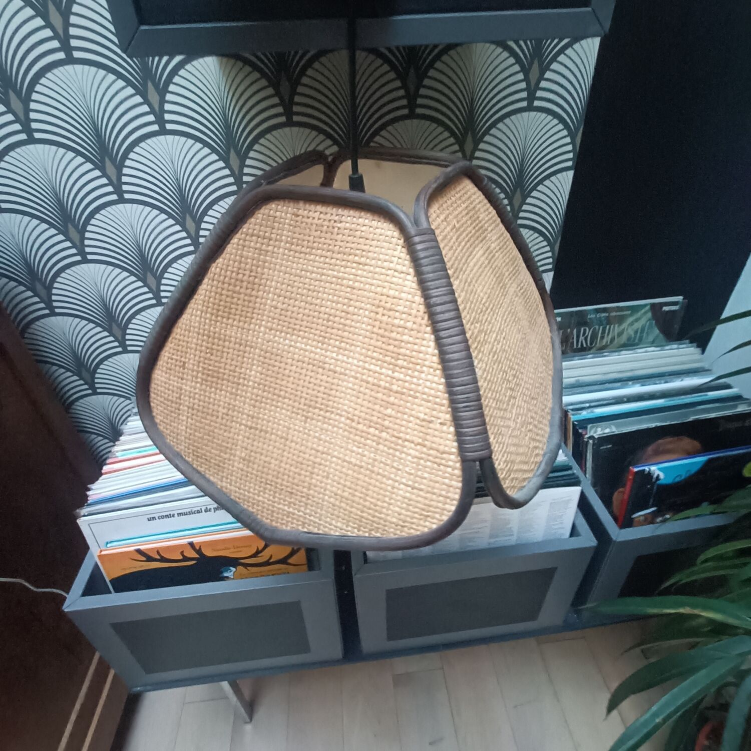 Suspension, vintage wicker rattan shine