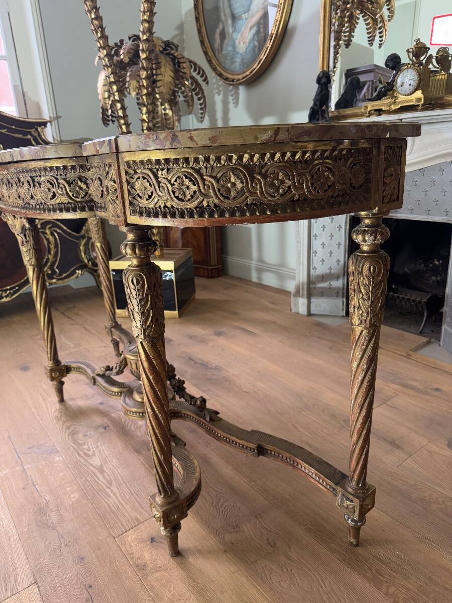 Console with 4 legs from the end of the 19th century in gilded wood in the Louis XVI style.