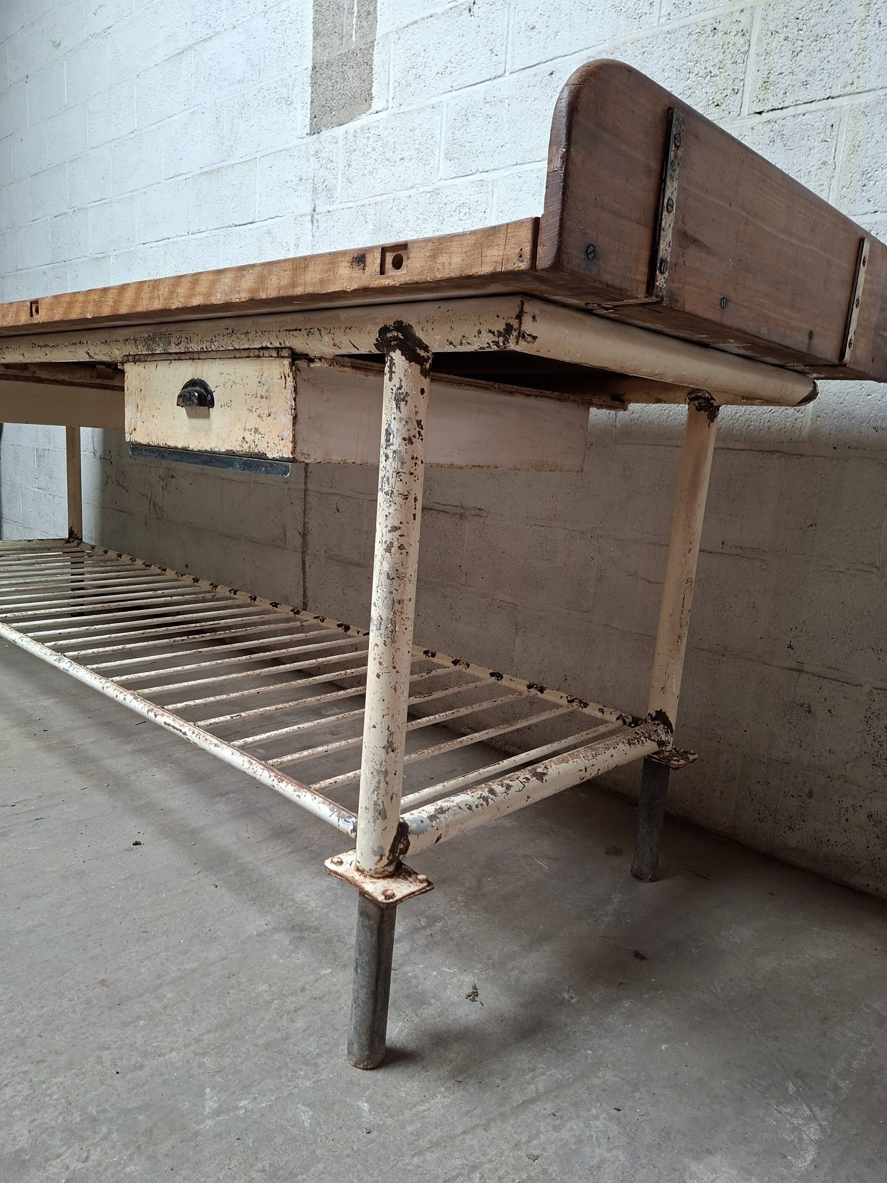 Baker's table | central island | industrial workbench