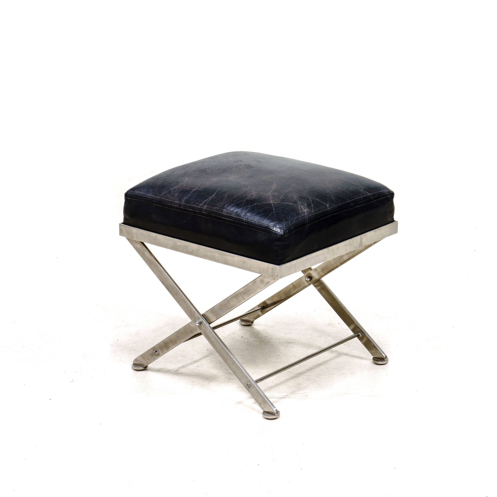 Henri Pouenat fauteuil et ottoman "Schneider "