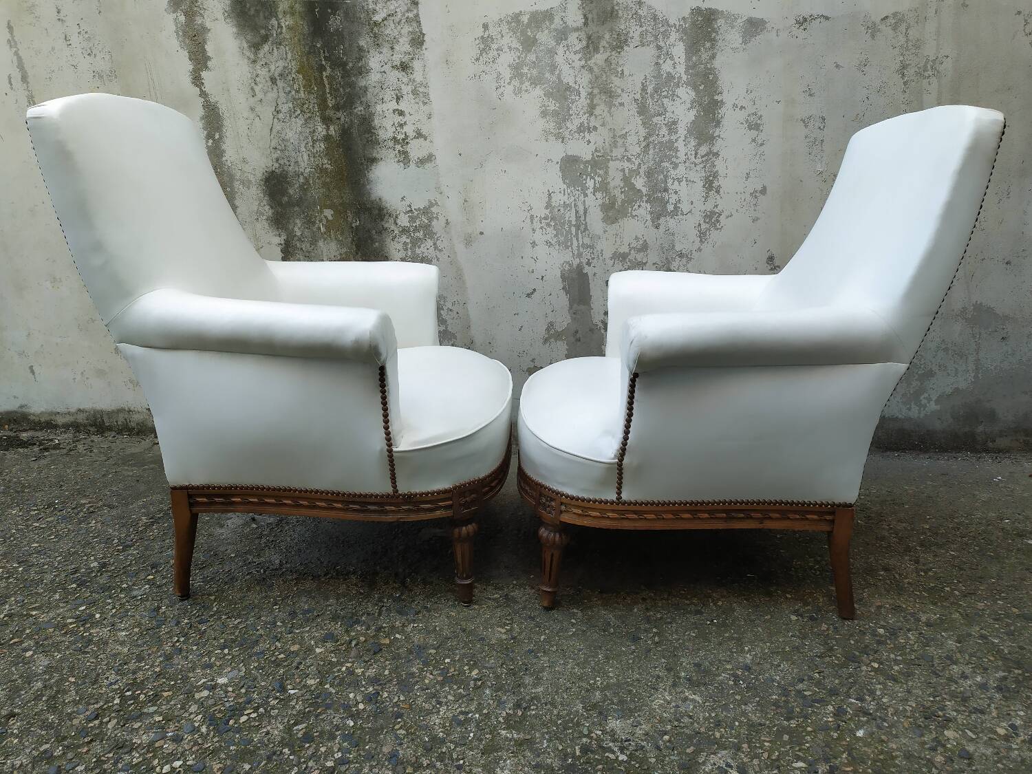 Paire de fauteuils Louis XVI