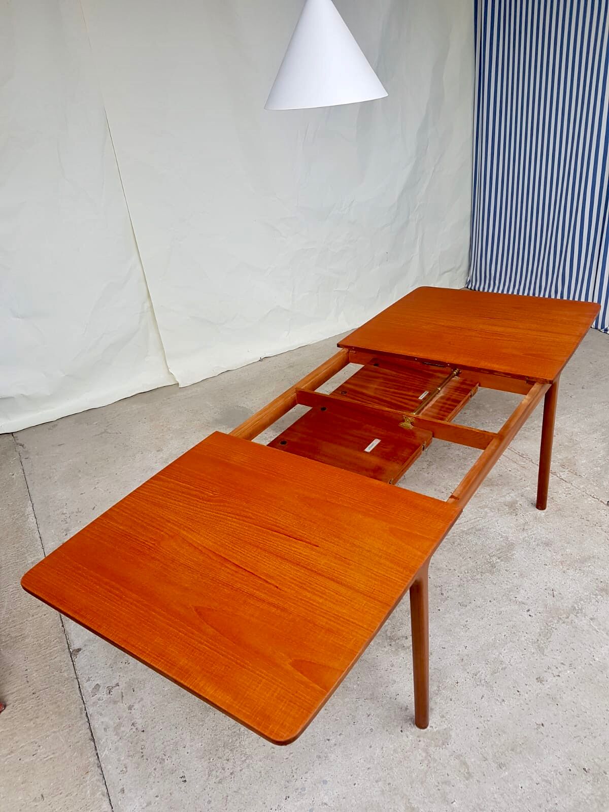 Table de salle à manger du milieu de siècle A.H. Macintosh