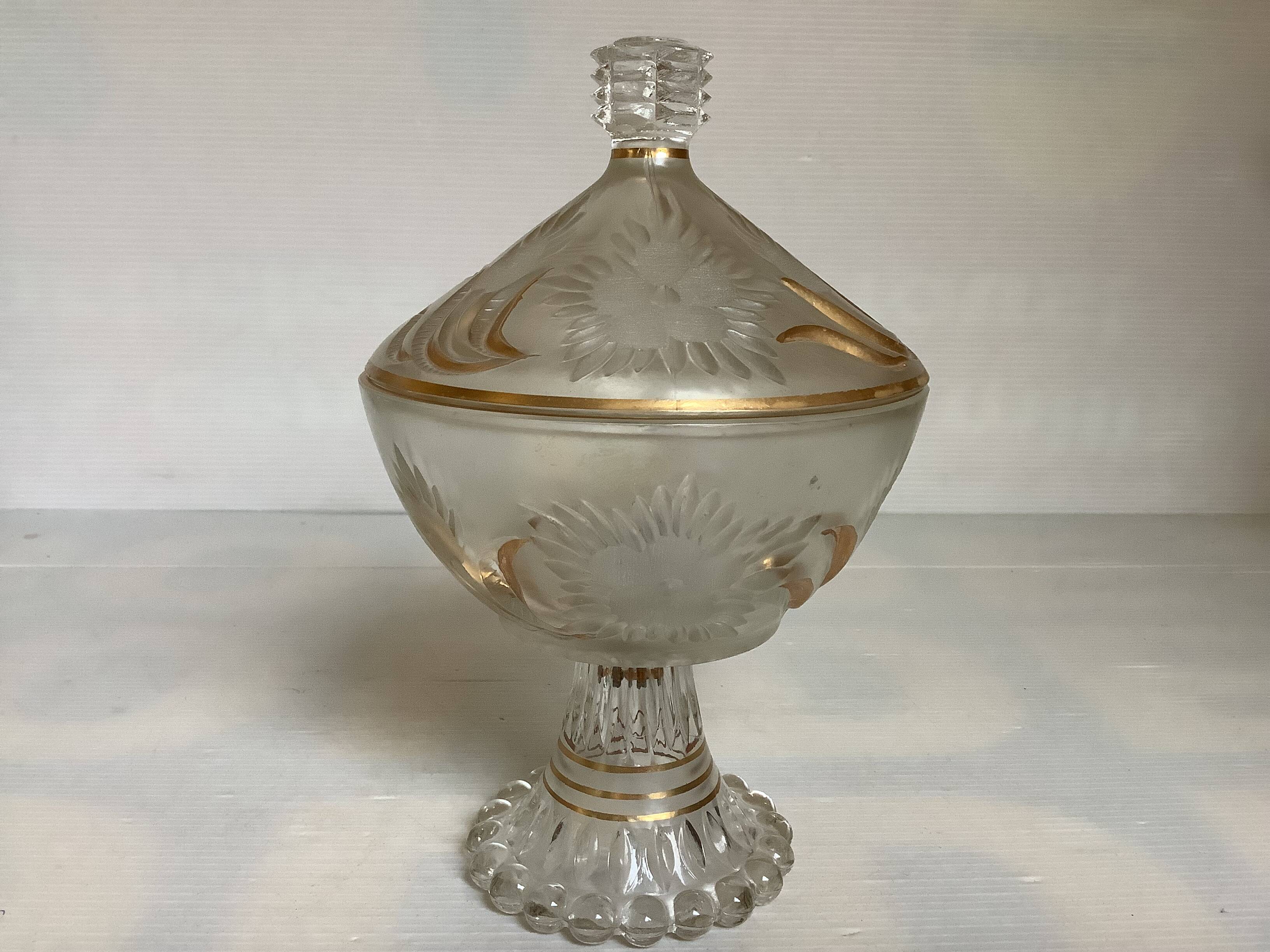 Pearl and gold bonbonnière base