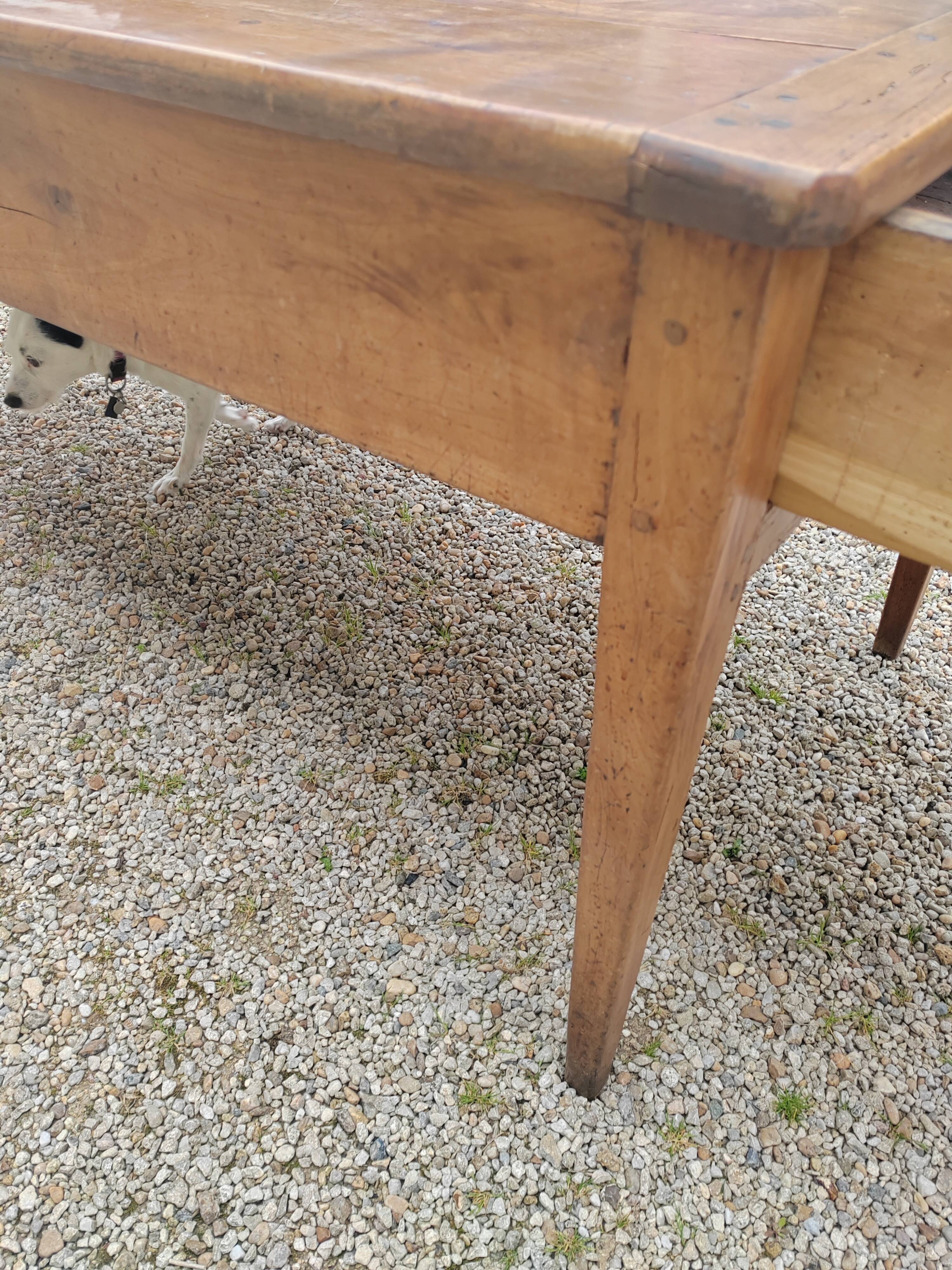 Table de ferme et 8 chaises
