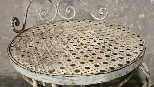 Chaise en fer forgé, blanche -  1940/1950