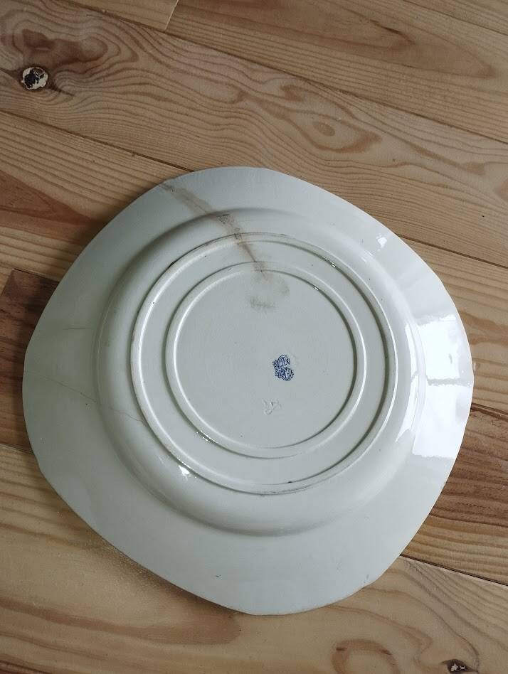 Plat carré Gien en terre de fer bleue, fin XIXème s